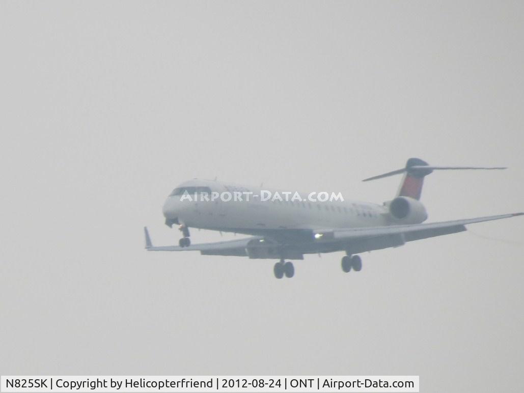 N825SK, 2008 Canadair CL-600-2D24 Regional Jet CRJ-900ER C/N 15212, Coming out of the overcast on final for 26R