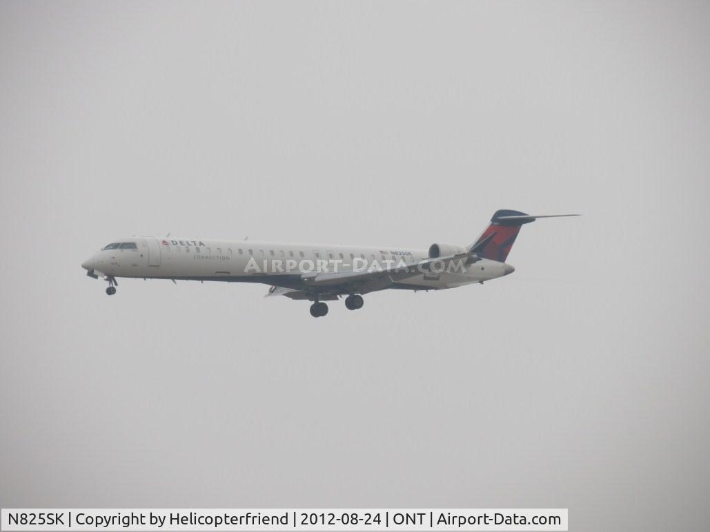 N825SK, 2008 Canadair CL-600-2D24 Regional Jet CRJ-900ER C/N 15212, Approaching the outer fence