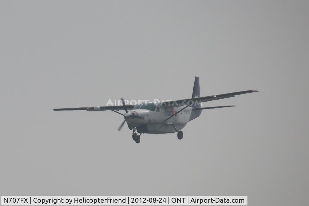 N707FX, 1995 Cessna 208B Grand Caravan C/N 208B0427, Just turned onto final