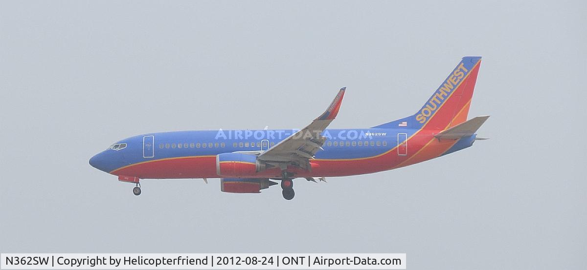 N362SW, 1992 Boeing 737-3H4 C/N 26573, On final for 26R