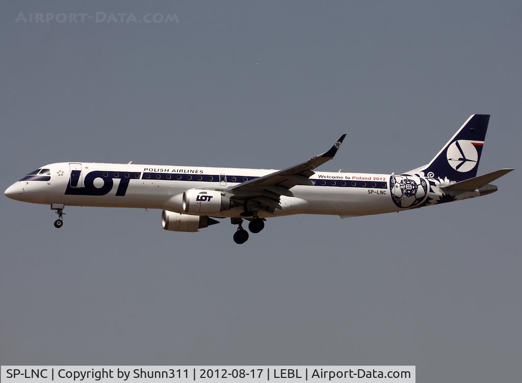 SP-LNC, 2011 Embraer 195LR (ERJ-190-200LR) C/N 19000462, Landing rwy 25R in special World Cup c/s