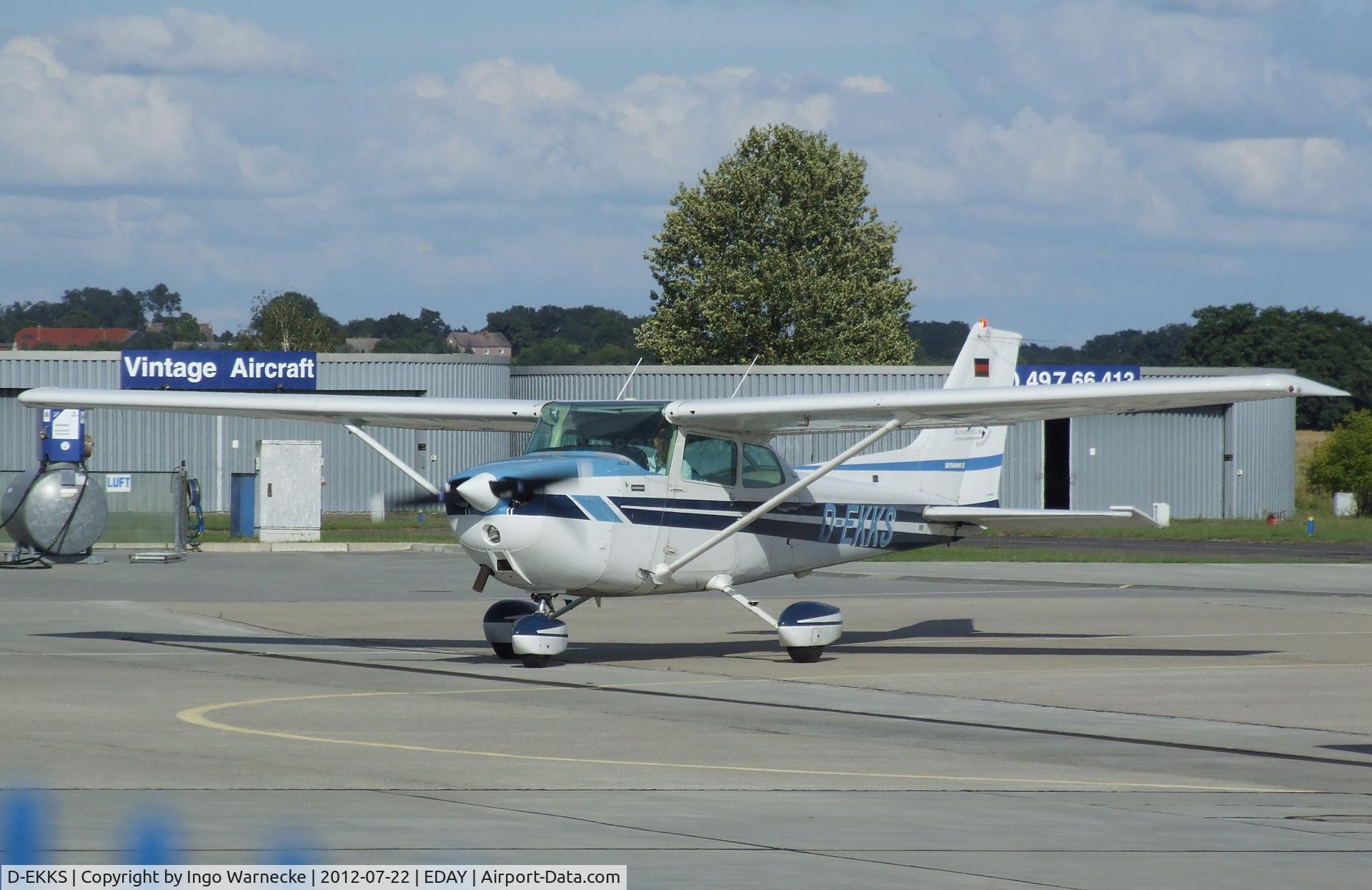 D-EKKS, Cessna 172N C/N 17272162, Cessna 172N Skyhawk at Strausberg airfield