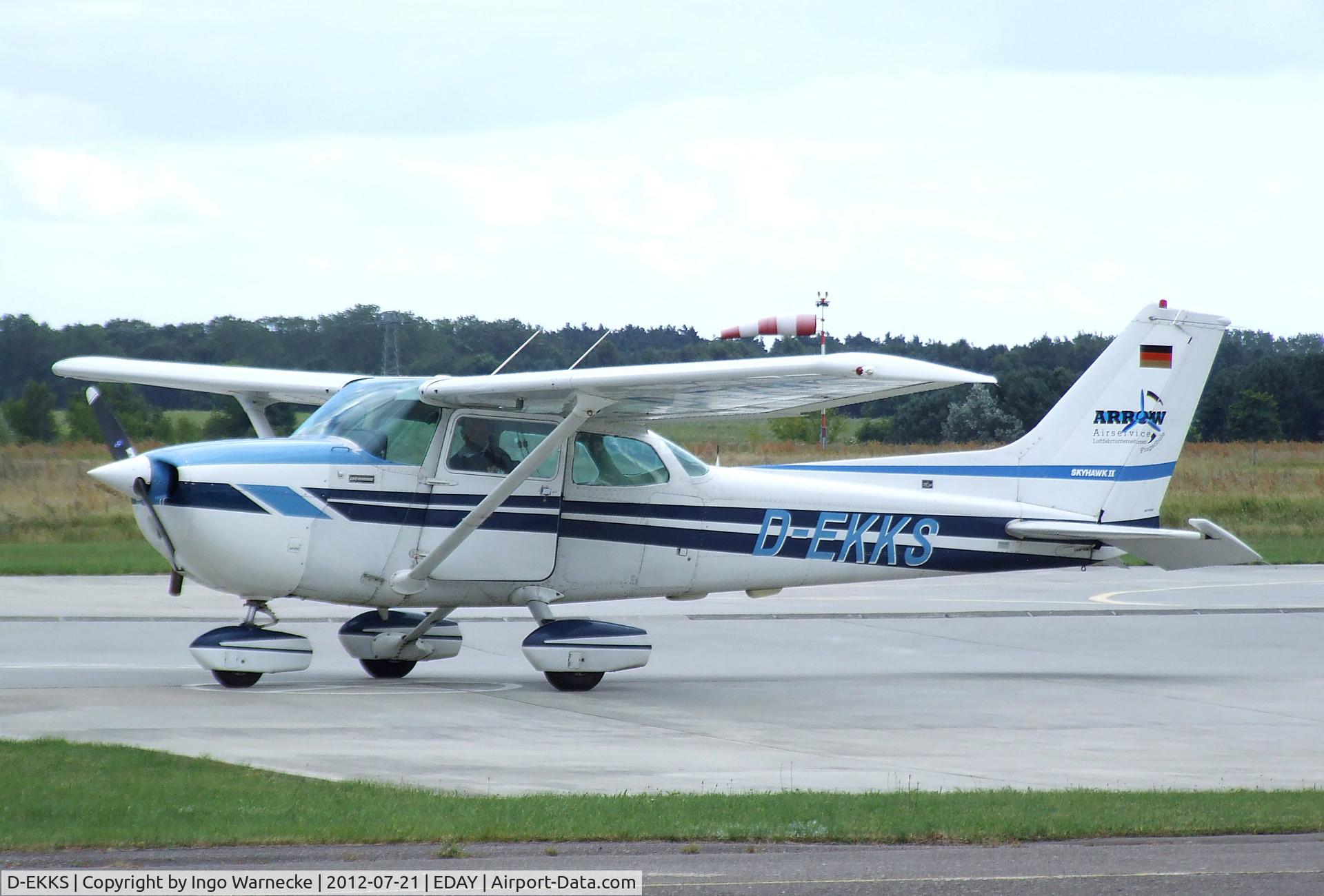 D-EKKS, Cessna 172N C/N 17272162, Cessna 172N Skyhawk at Strausberg airfield