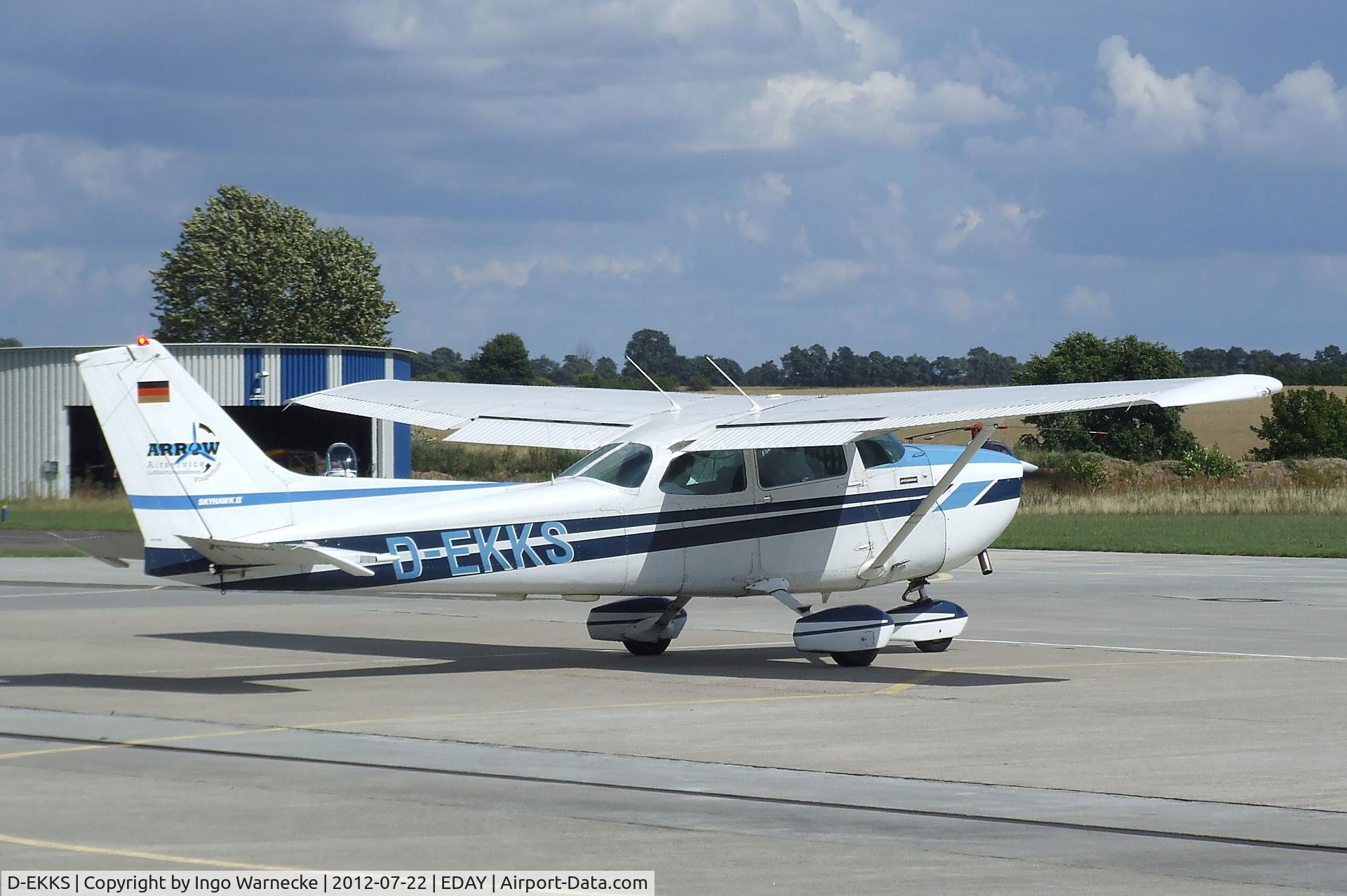 D-EKKS, Cessna 172N C/N 17272162, Cessna 172N Skyhawk at Strausberg airfield