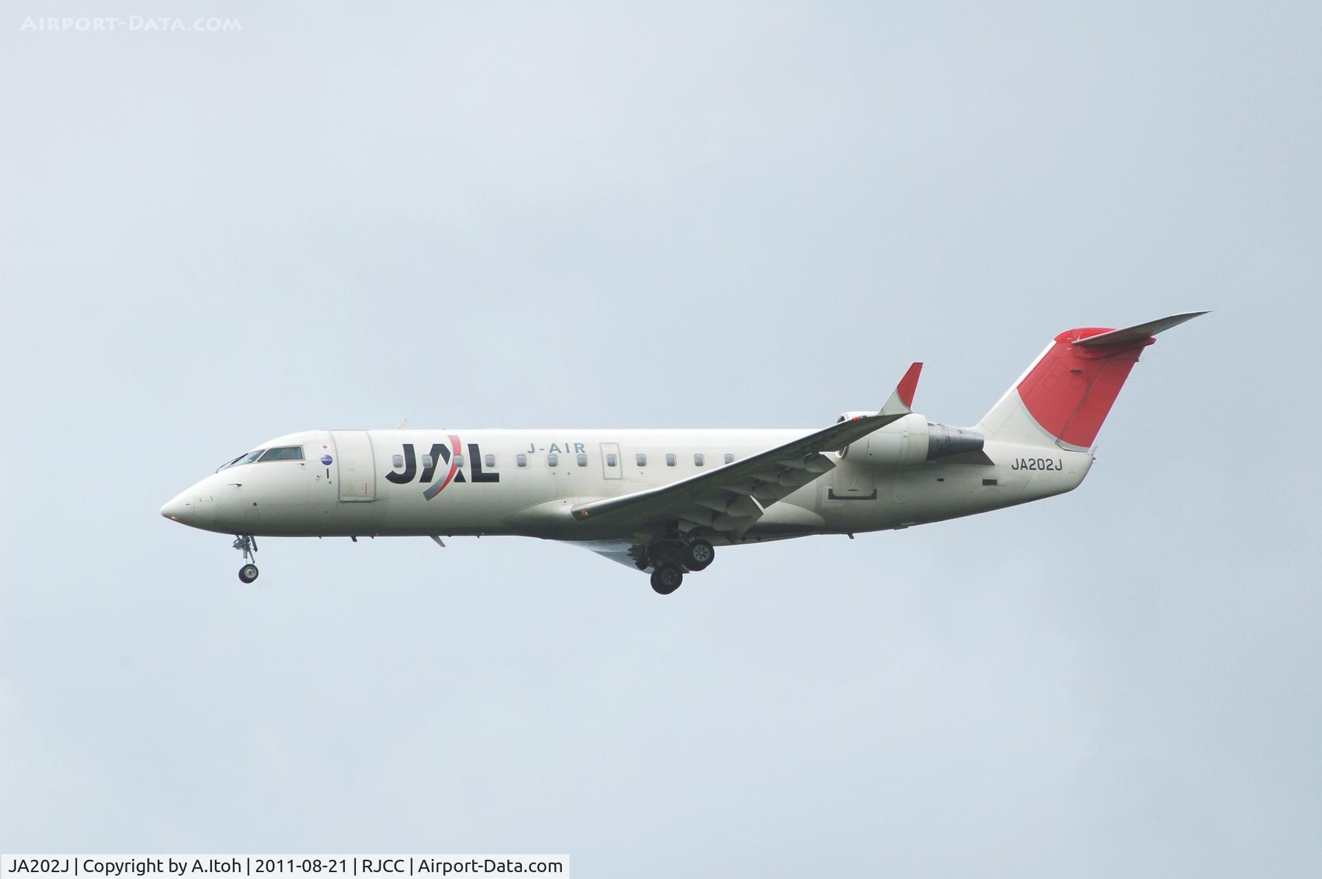 JA202J, 2001 Canadair CRJ-200ER (CL-600-2B19) C/N 7484, J-Air Rwy19L App
