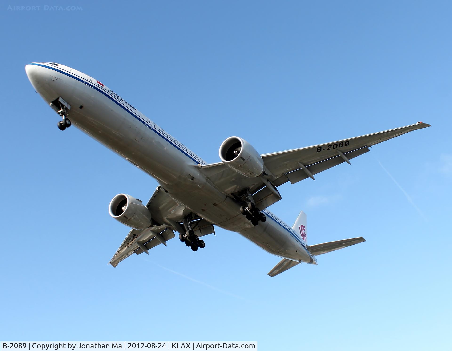 B-2089, 2012 Boeing 777-39L/ER C/N 38675, Wide-angle landing 24R