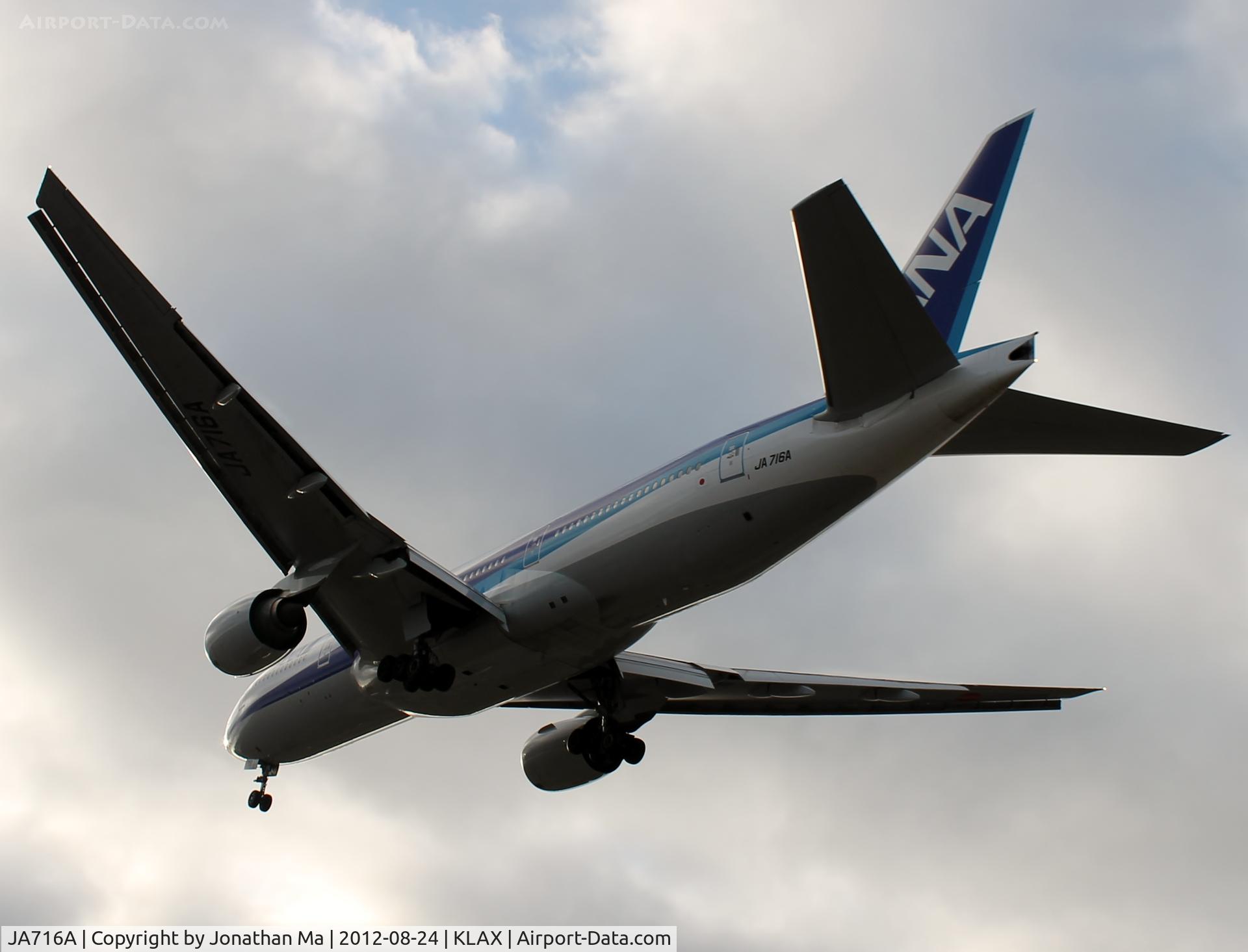 JA716A, 2006 Boeing 777-287/ER C/N 33414, Landing 24R