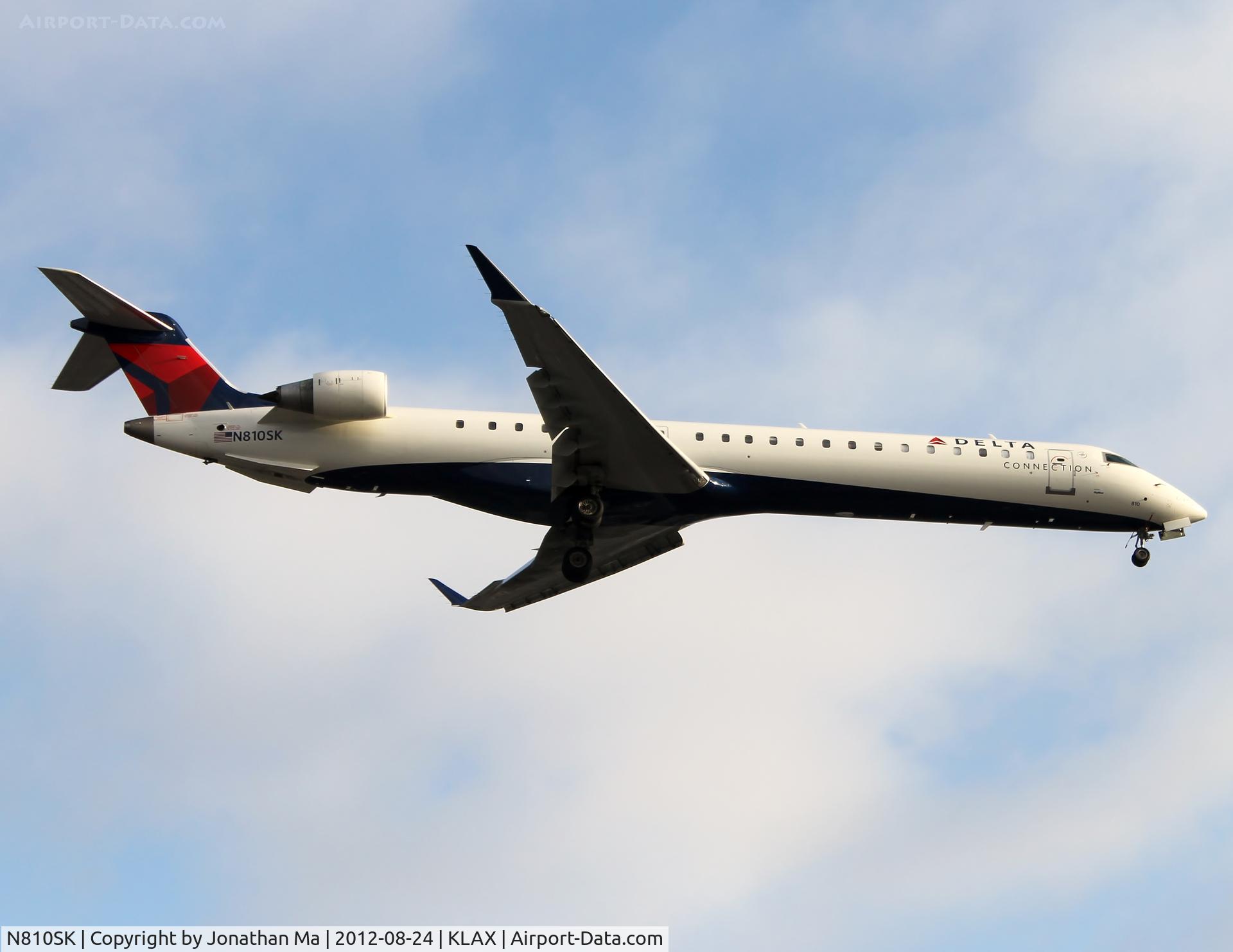N810SK, 2006 Bombardier CRJ-900ER (CL-600-2D24) C/N 15093, Landing 24L