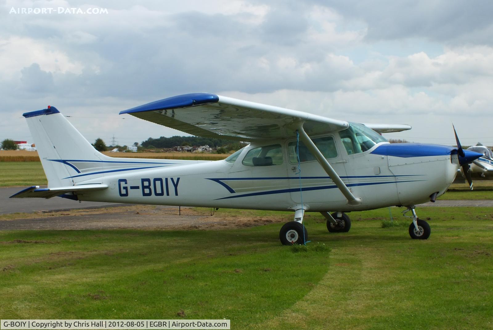 G-BOIY, 1976 Cessna 172N C/N 172-67738, The Real Aeroplane Club's Summer Madness Fly-In, Breighton