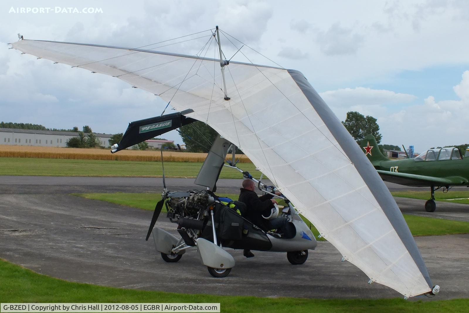 G-BZED, 2000 Pegasus Quantum 15-912 C/N 7600, The Real Aeroplane Club's Summer Madness Fly-In, Breighton