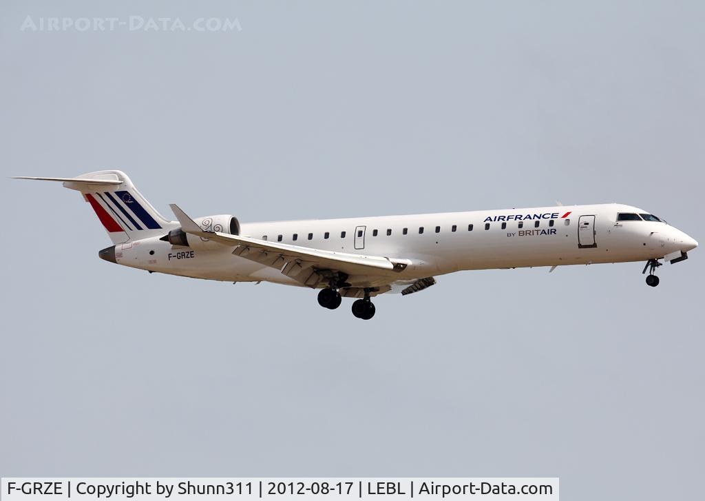 F-GRZE, 2001 Canadair CRJ-702 (CL-600-2C10) Regional Jet C/N 10032, Landing rwy 25R in new Air France c/s