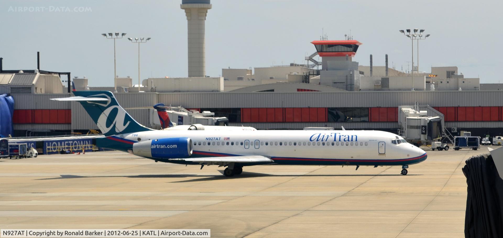 N927AT, 2000 Boeing 717-200 C/N 55077, Taxi ATL