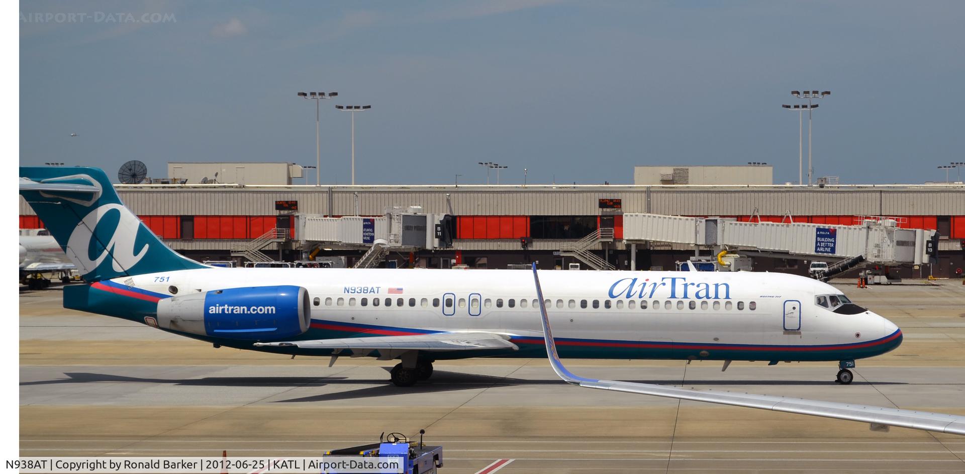 N938AT, 2006 Boeing 717-200 C/N 55098, Taxi ATL