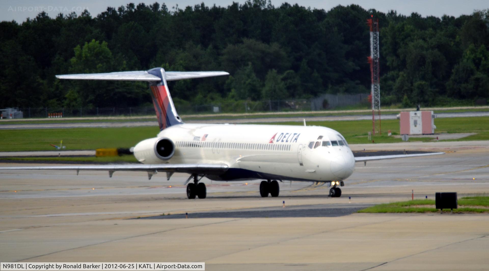 N981DL, 1991 McDonnell Douglas MD-88 C/N 53268, Taxi ATL