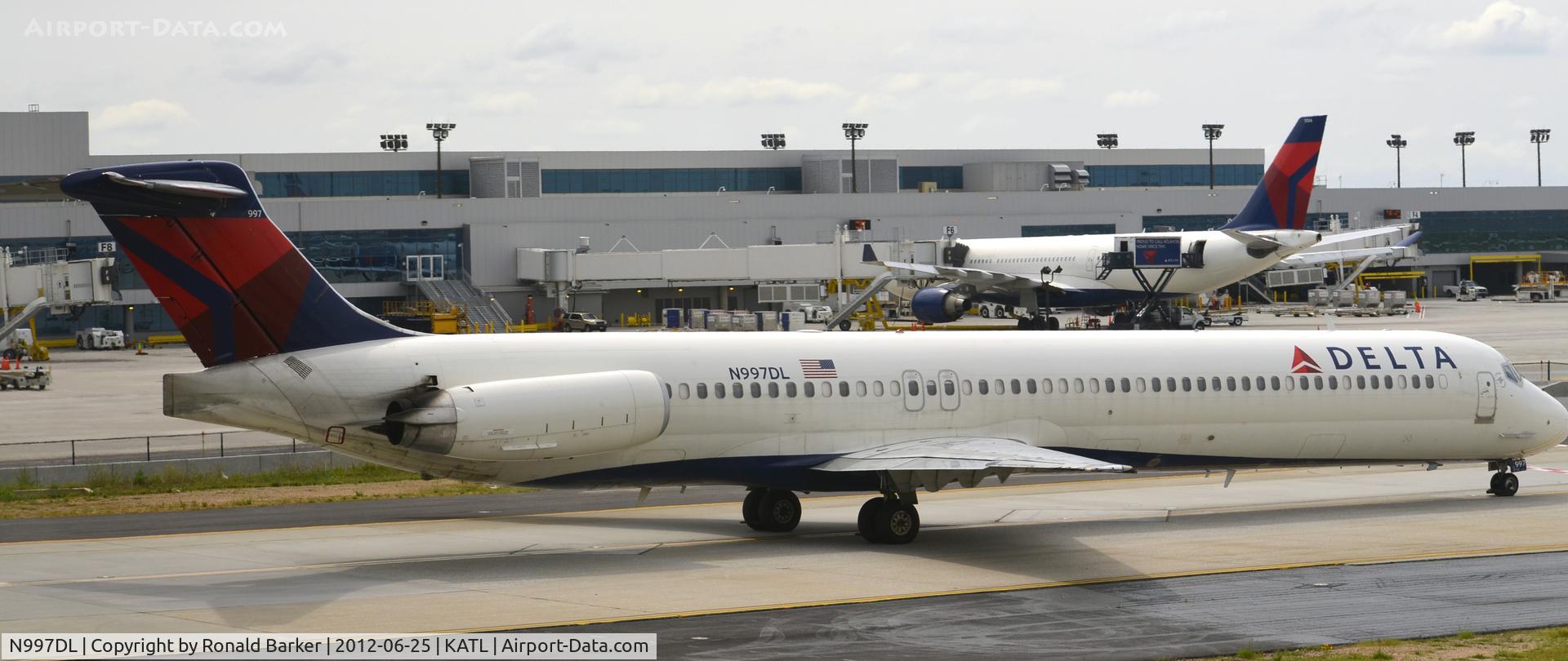 N997DL, 1992 McDonnell Douglas MD-88 C/N 53364, Taxi ATL