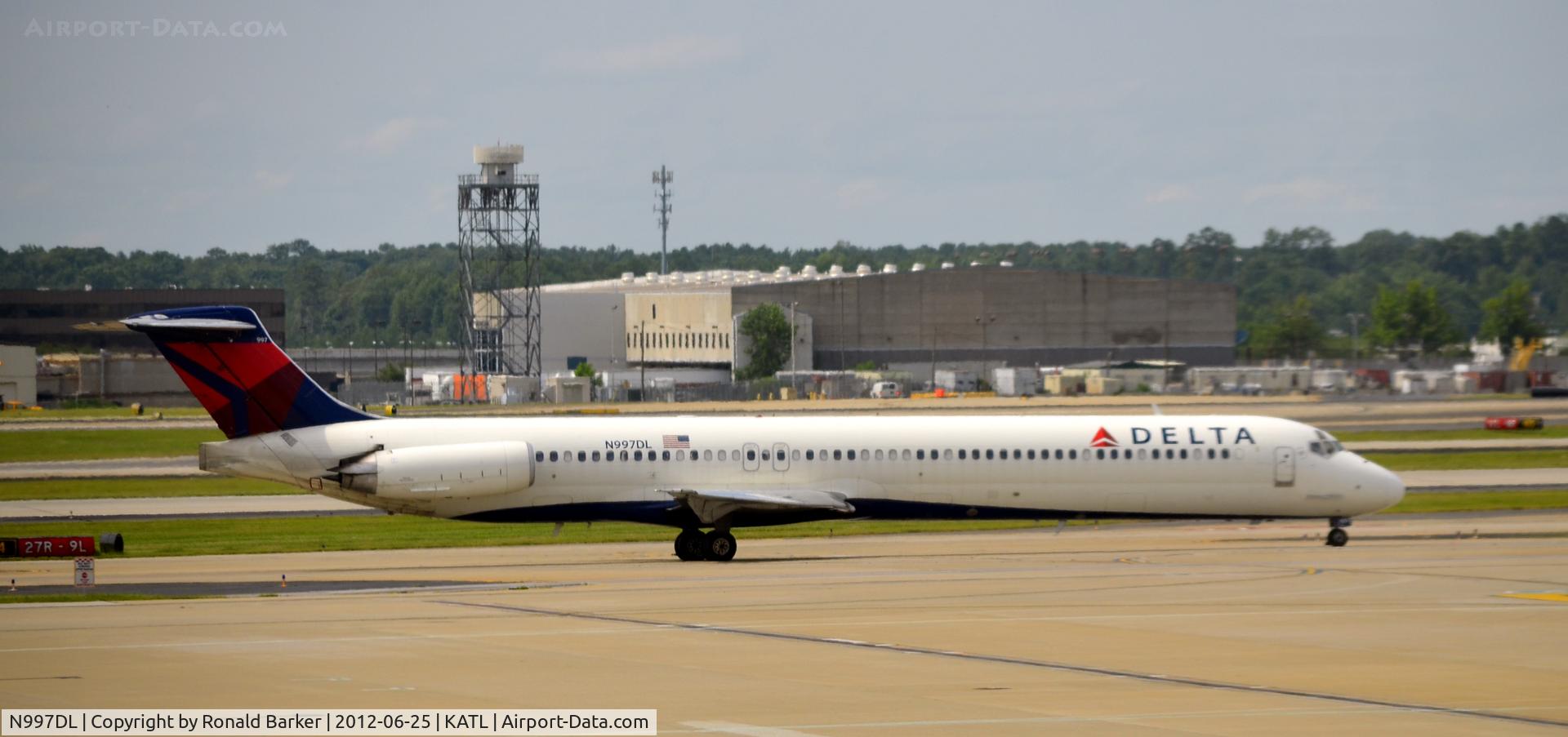N997DL, 1992 McDonnell Douglas MD-88 C/N 53364, Taxi ATL
