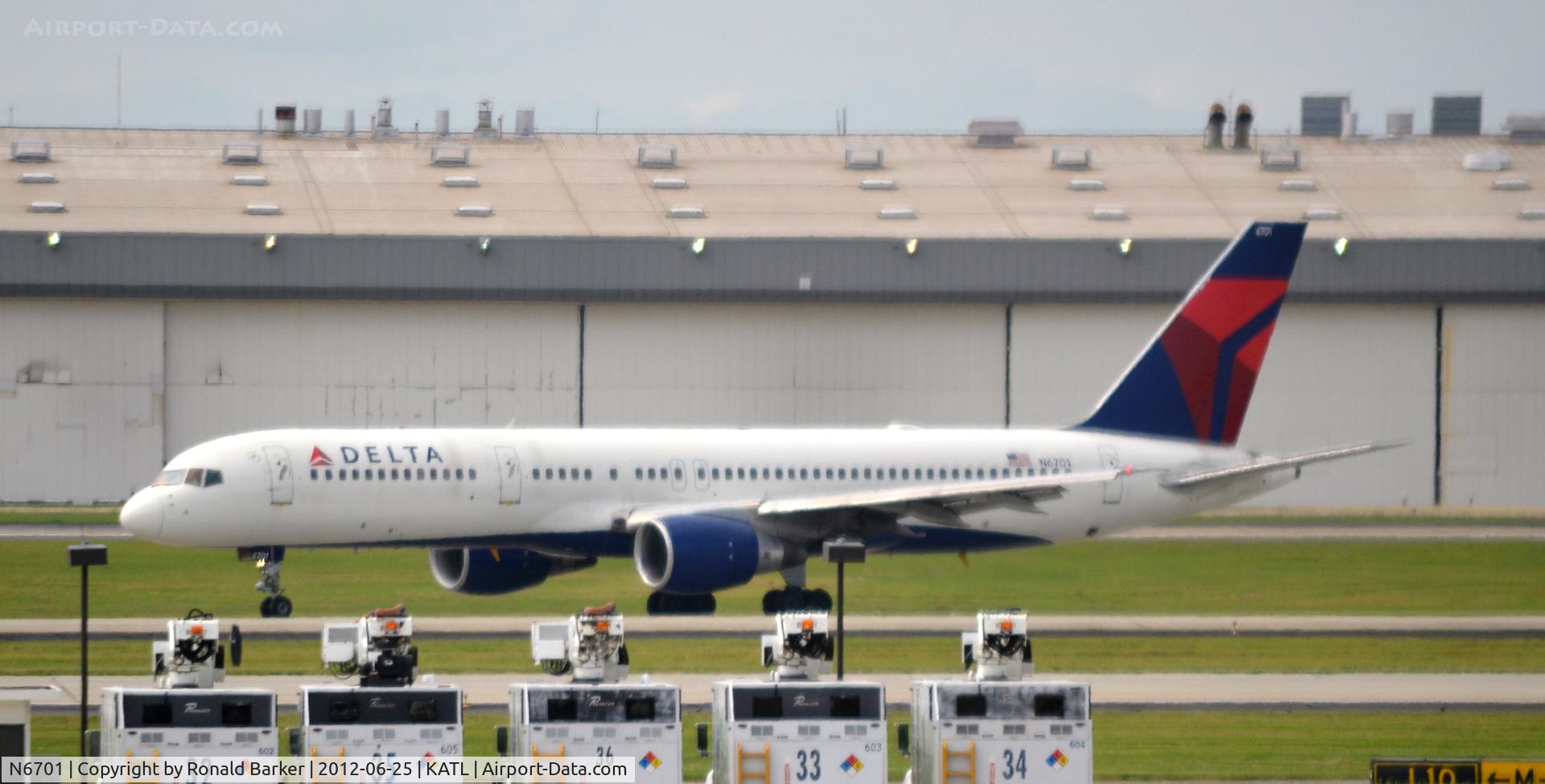 N6701, 1999 Boeing 757-232 C/N 30187, Landing ATL