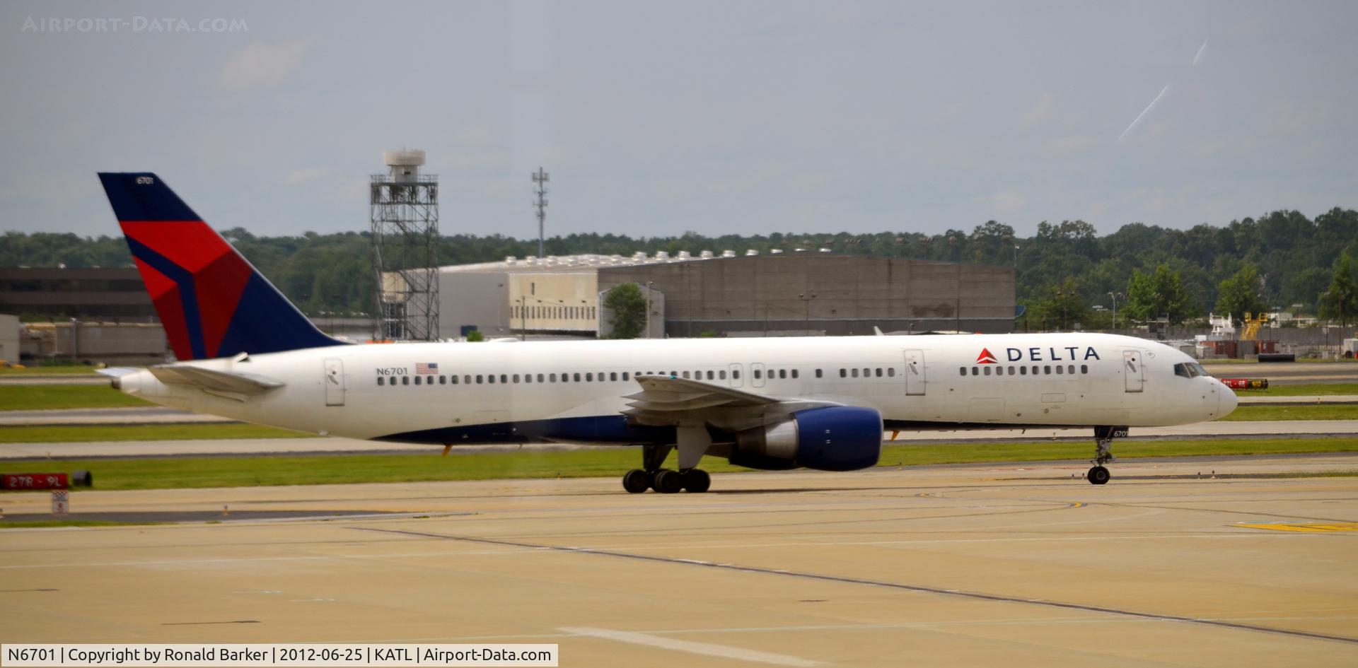 N6701, 1999 Boeing 757-232 C/N 30187, Taxi ATL