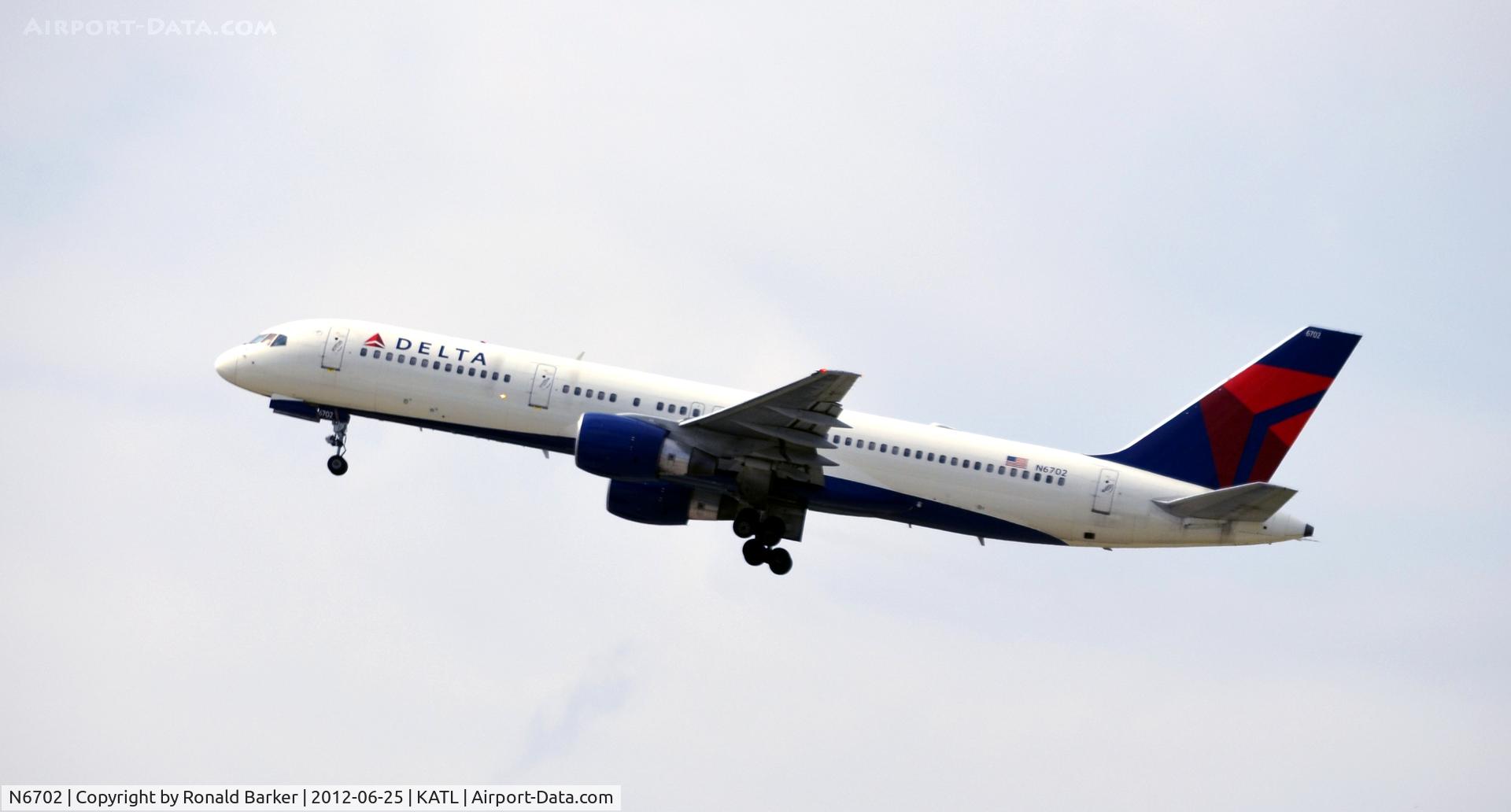N6702, 1999 Boeing 757-232 C/N 30188, Takeoff ATL