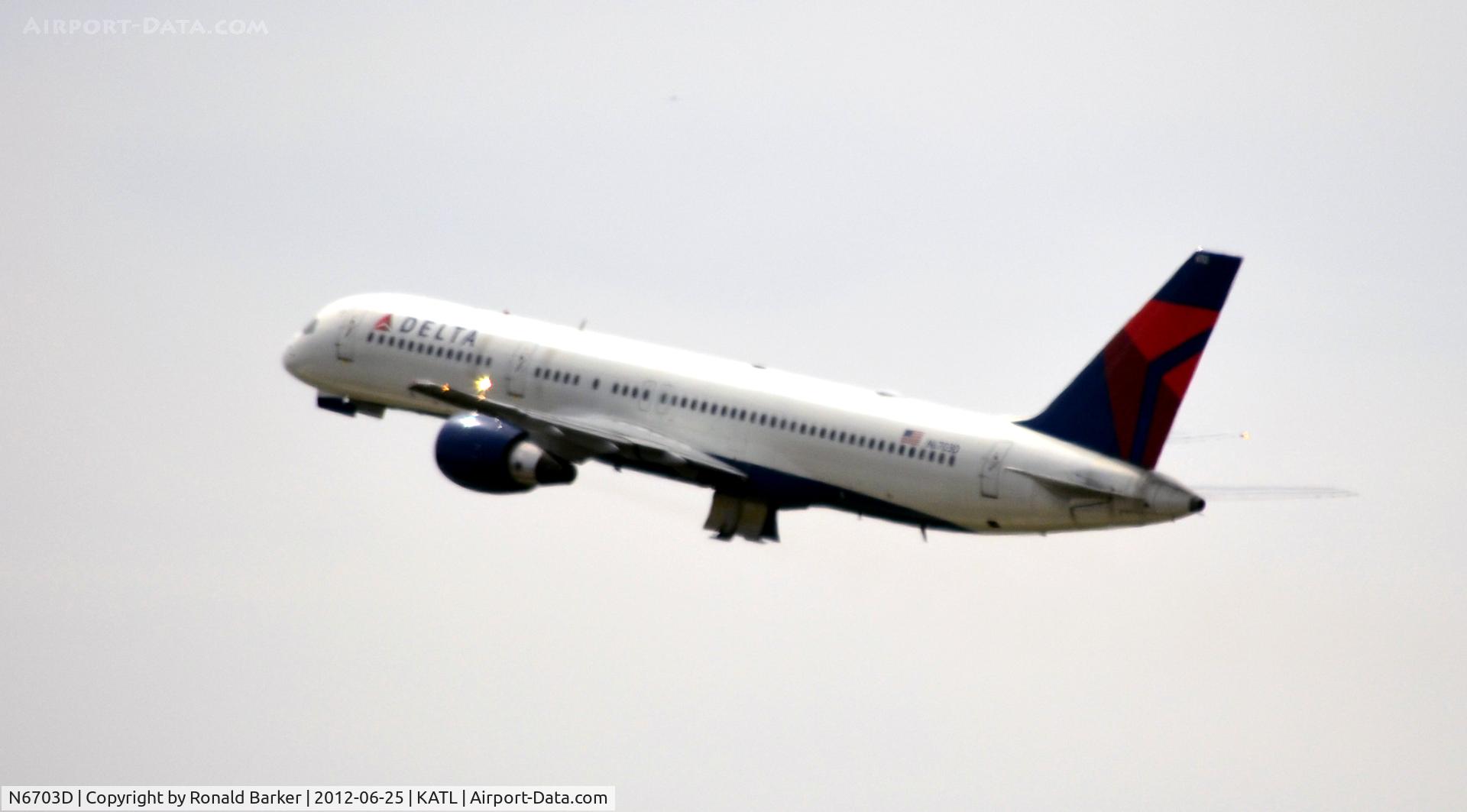 N6703D, 2000 Boeing 757-232 C/N 30234, Takeoff ATL