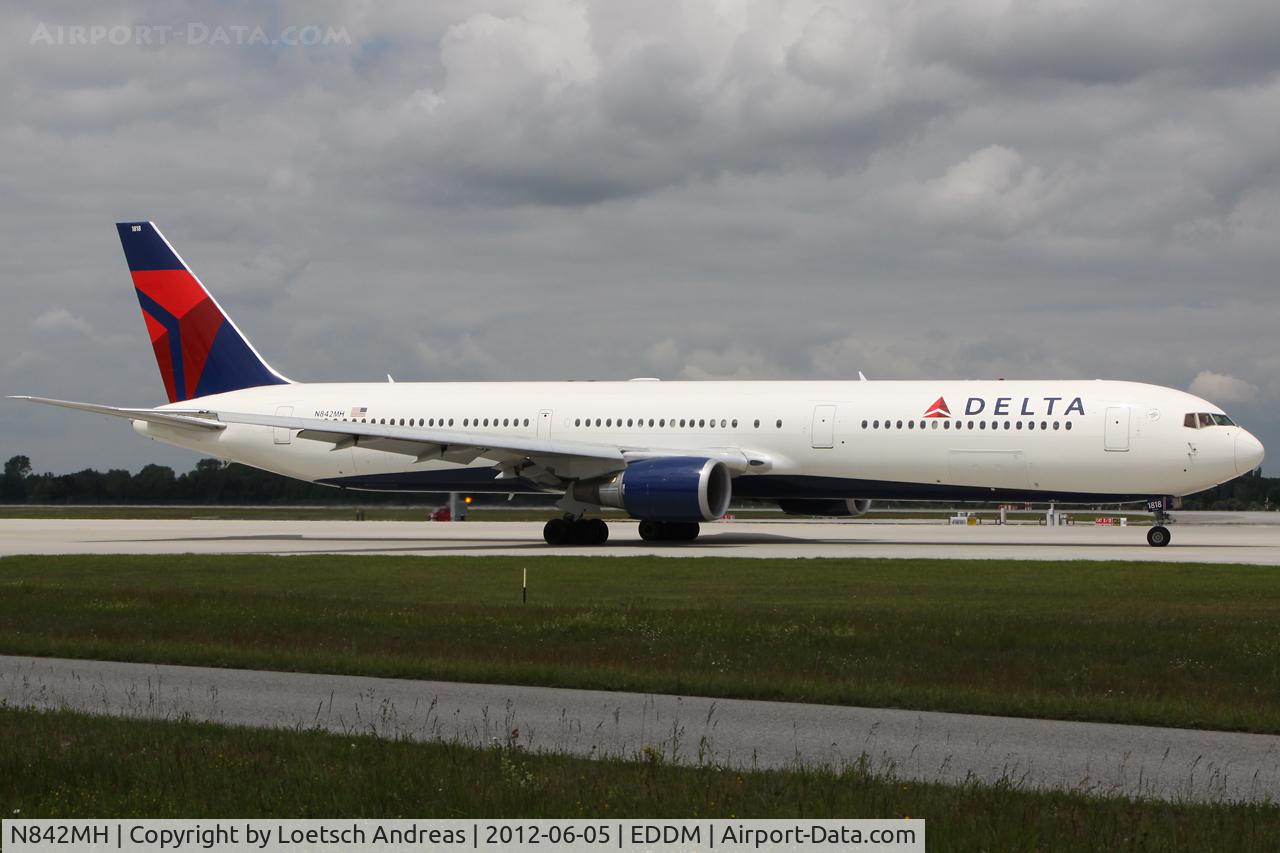 N842MH, 2001 Boeing 767-432/ER C/N 29715, Delta