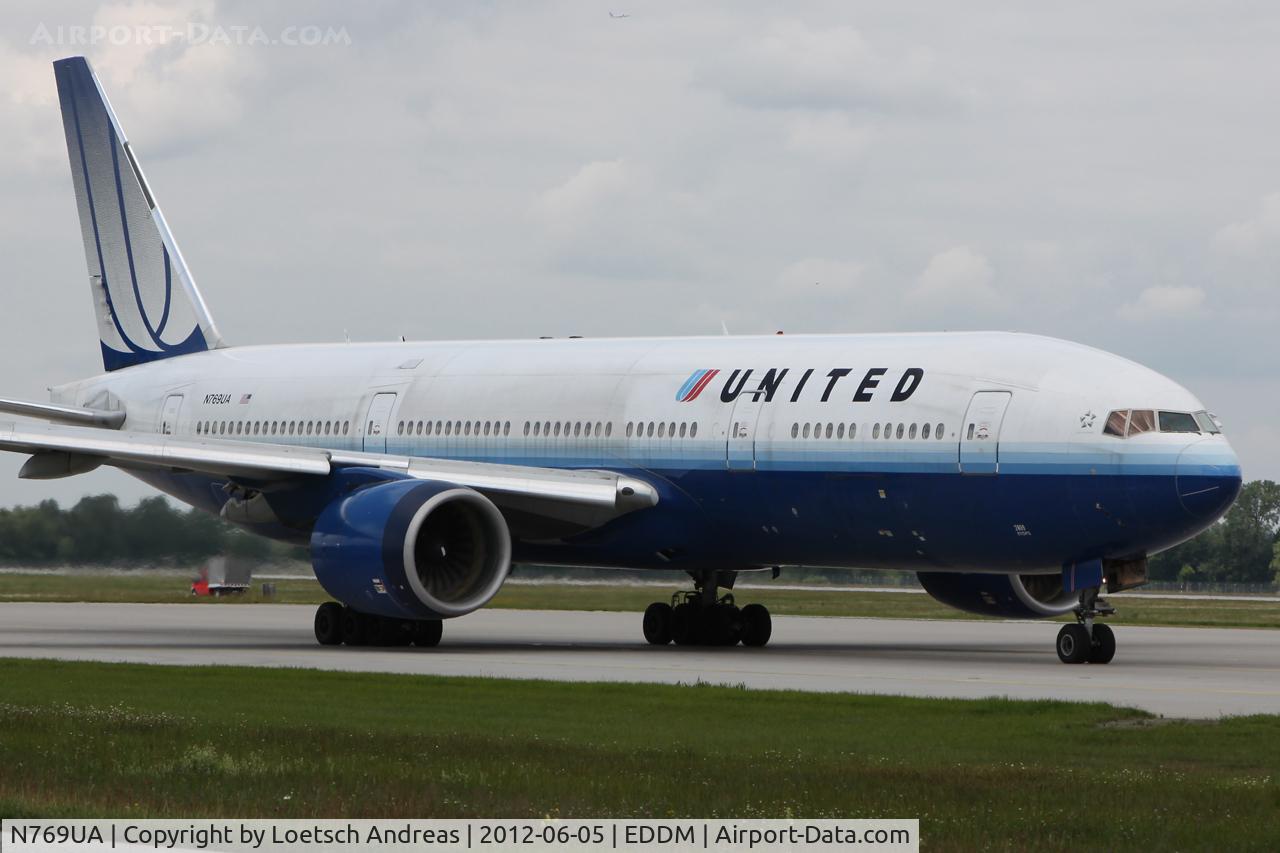 N769UA, 1995 Boeing 777-222 C/N 26921, United
