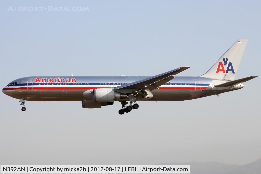 N392AN, 1998 Boeing 767-323 C/N 29429, Landing in 25R