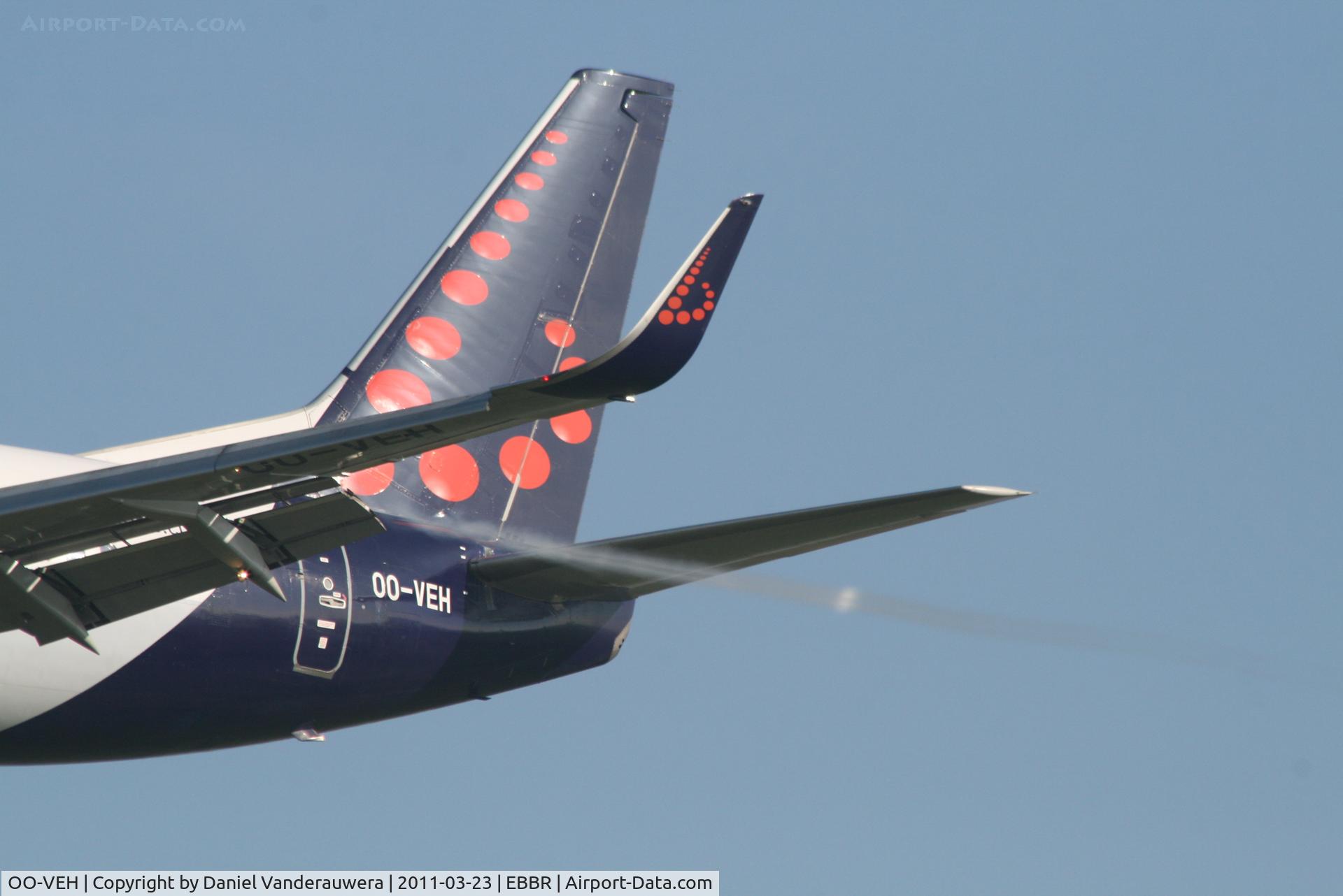 OO-VEH, 1998 Boeing 737-36N C/N 28571, Arrival in the fog