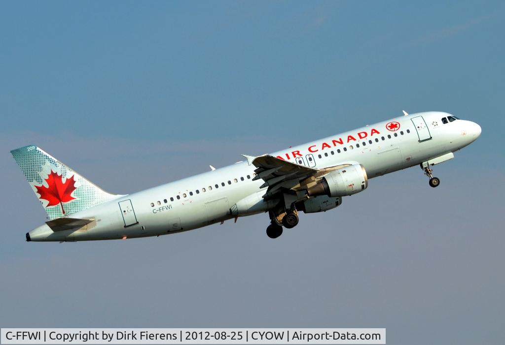 C-FFWI, 1990 Airbus A320-211 C/N 149, Leaving rwy 7 from Ottawa.