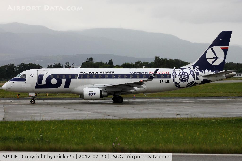 SP-LIE, 2006 Embraer 175LR (ERJ-170-200LR) C/N 17000153, Taxiing