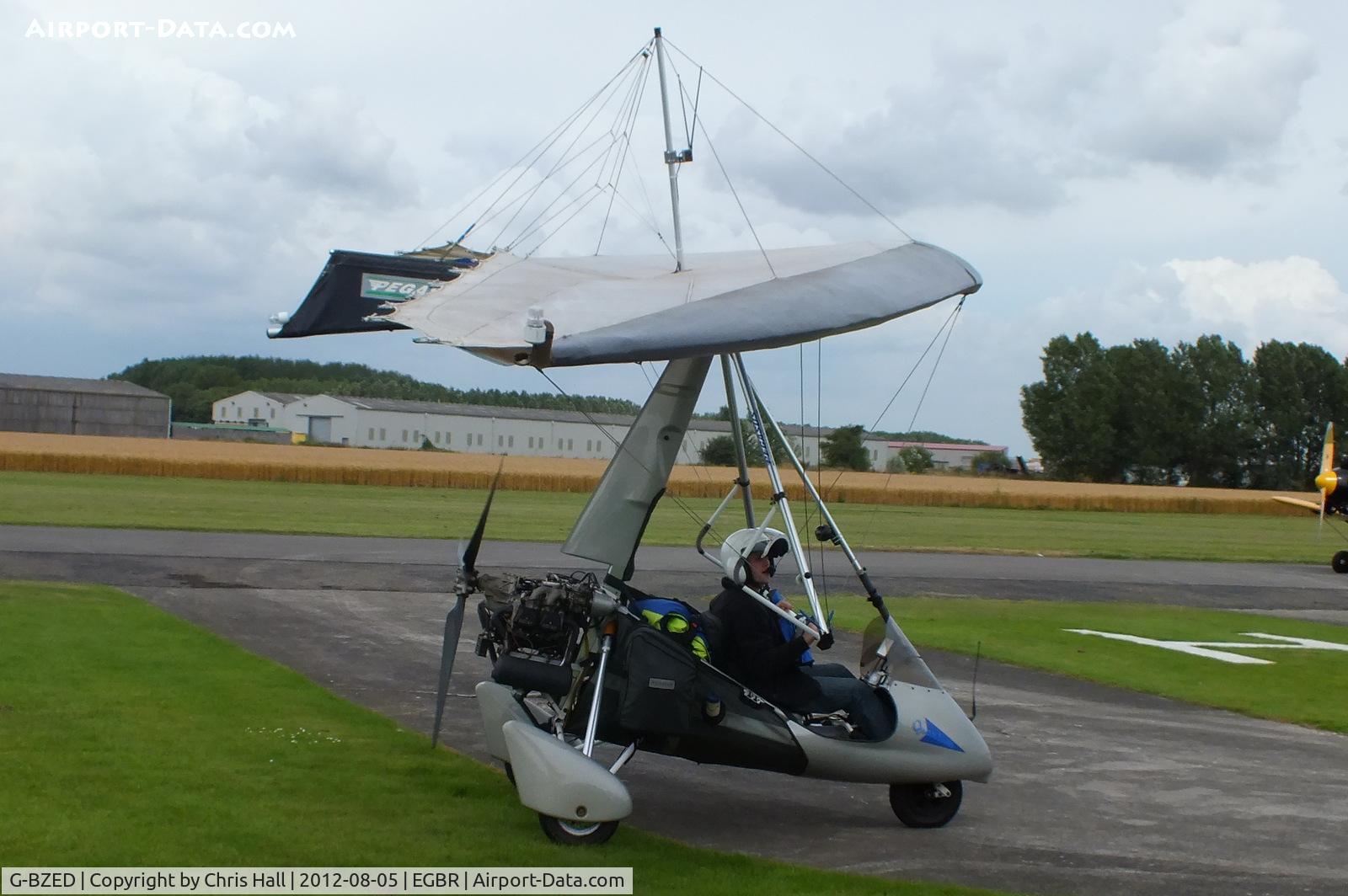 G-BZED, 2000 Pegasus Quantum 15-912 C/N 7600, The Real Aeroplane Club's Summer Madness Fly-In, Breighton