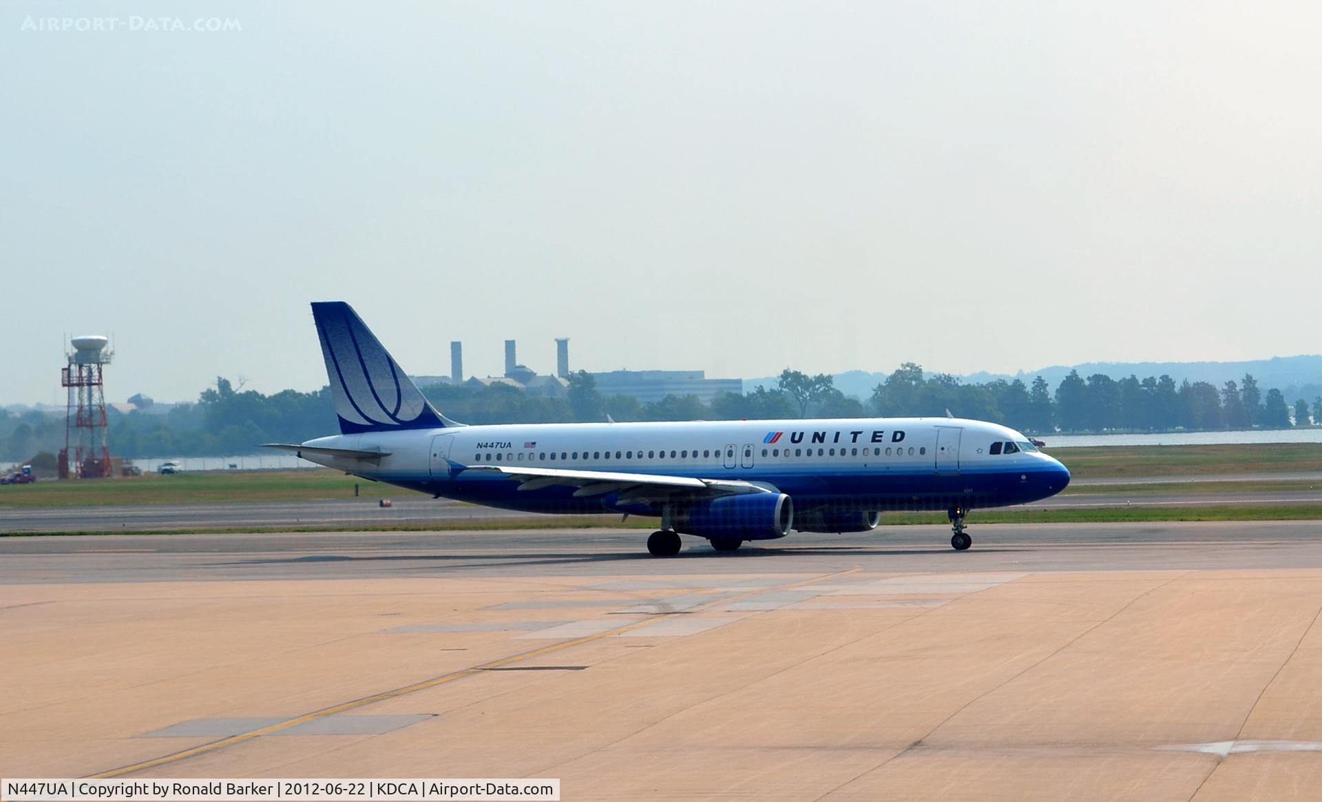 N447UA, 1998 Airbus A320-232 C/N 836, Taxi DCA