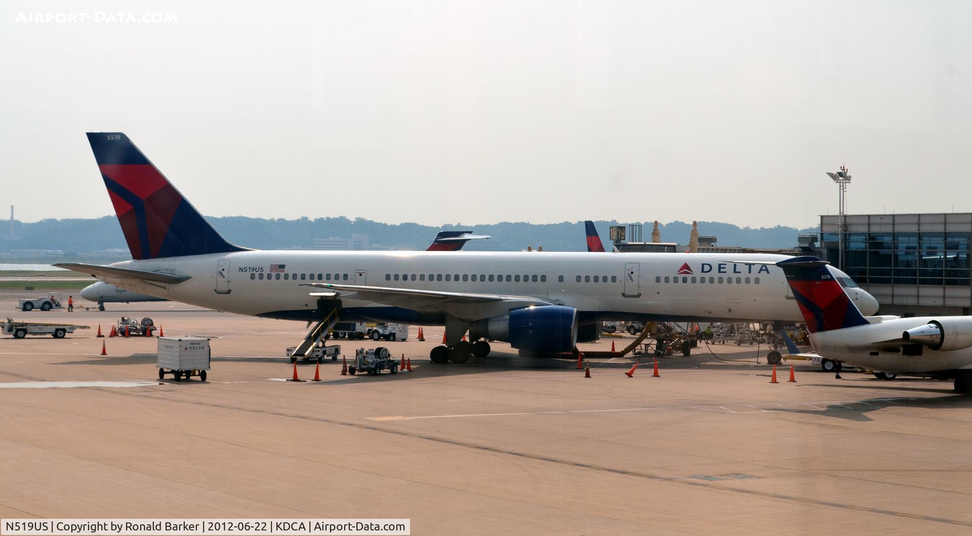 N519US, 1986 Boeing 757-251 C/N 23207, DCA, VA