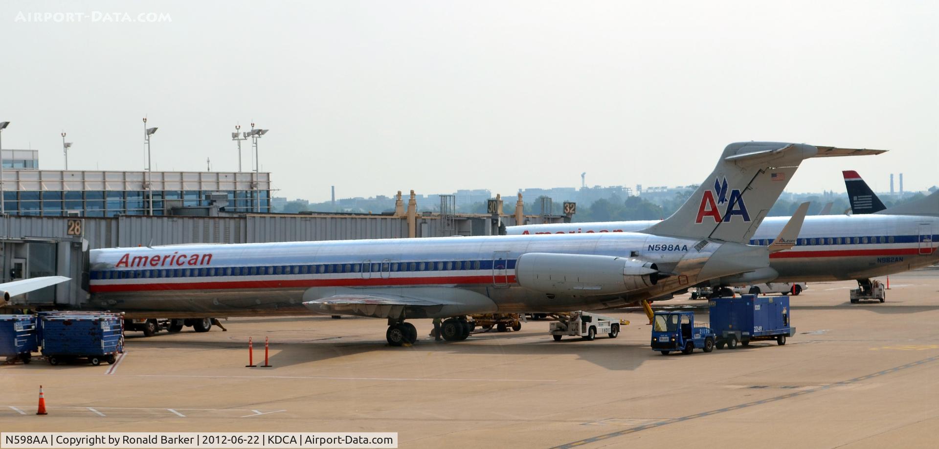 N598AA, 1992 McDonnell Douglas MD-83 (DC-9-83) C/N 53288, DCA, VA