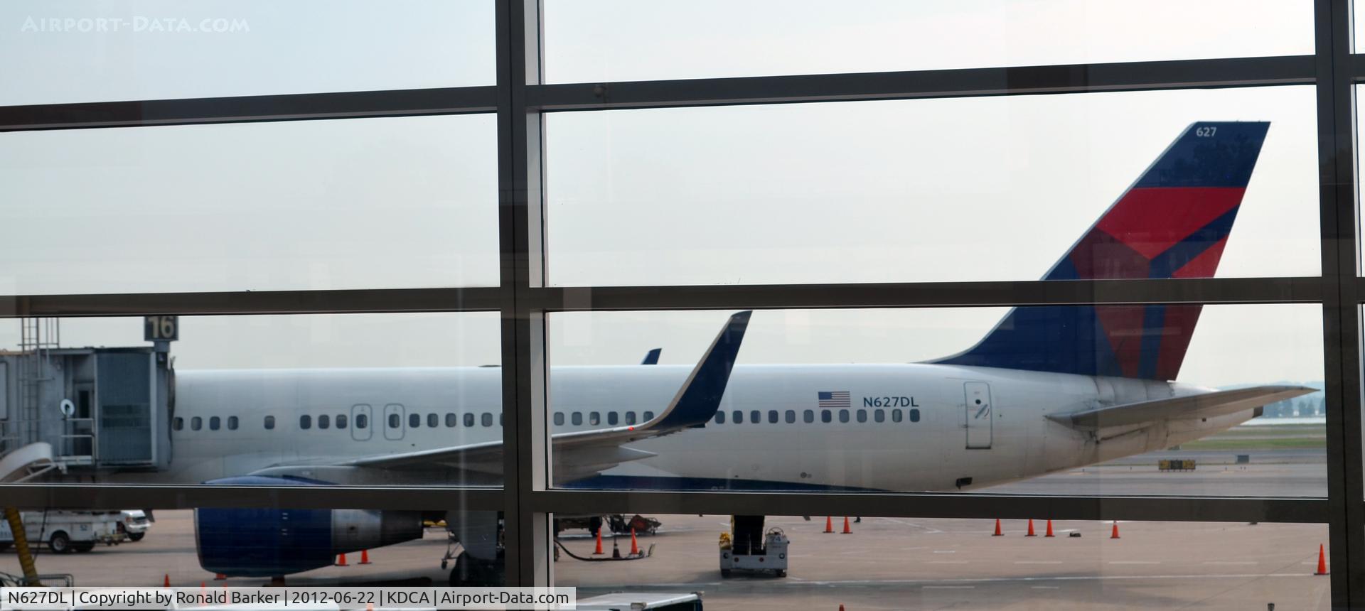 N627DL, 1987 Boeing 757-232 C/N 22917, DCA, VA
