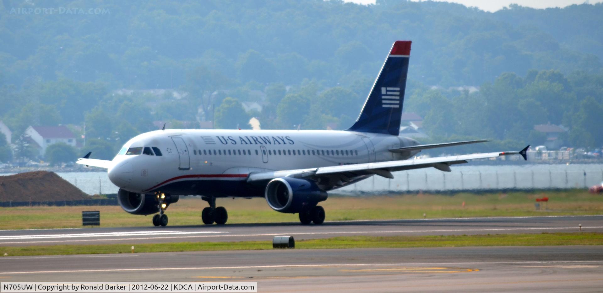 N705UW, 1998 Airbus A319-112 C/N 0929, Takeoff roll