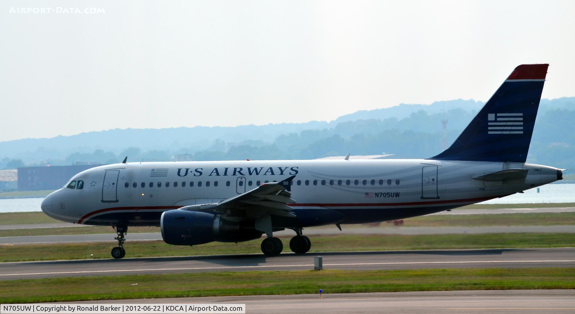 N705UW, 1998 Airbus A319-112 C/N 0929, Takeoff roll