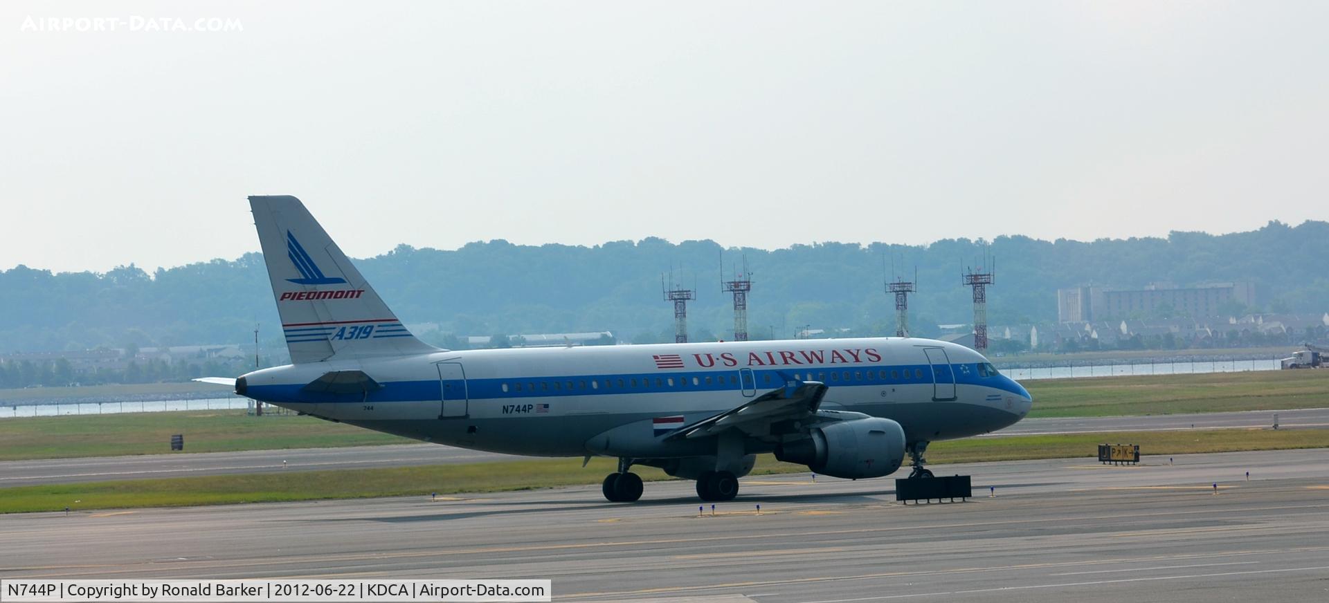 N744P, 2000 Airbus A319-112 C/N 1287, Taxi DCA, VA