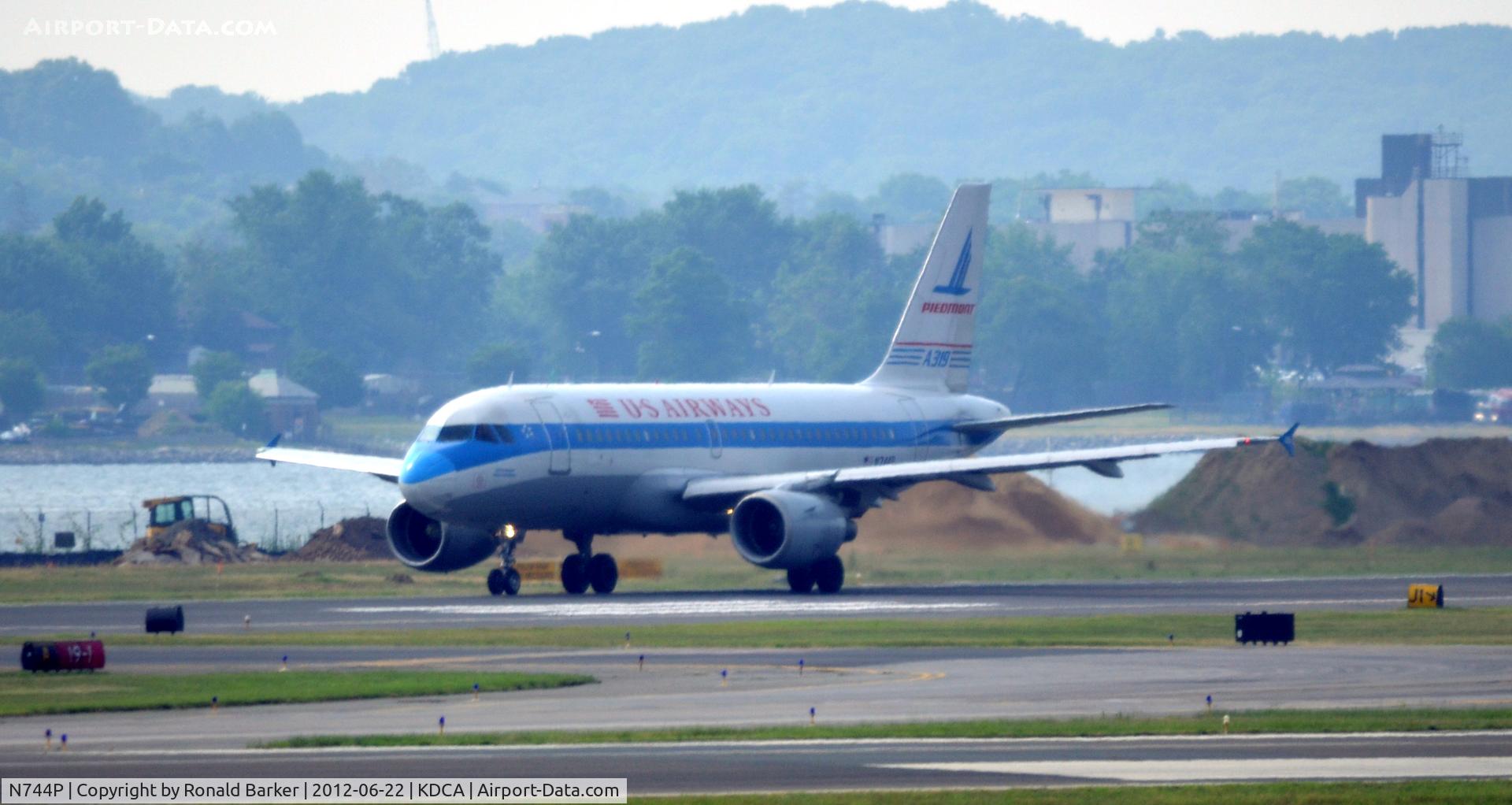 N744P, 2000 Airbus A319-112 C/N 1287, Takeoff DCA