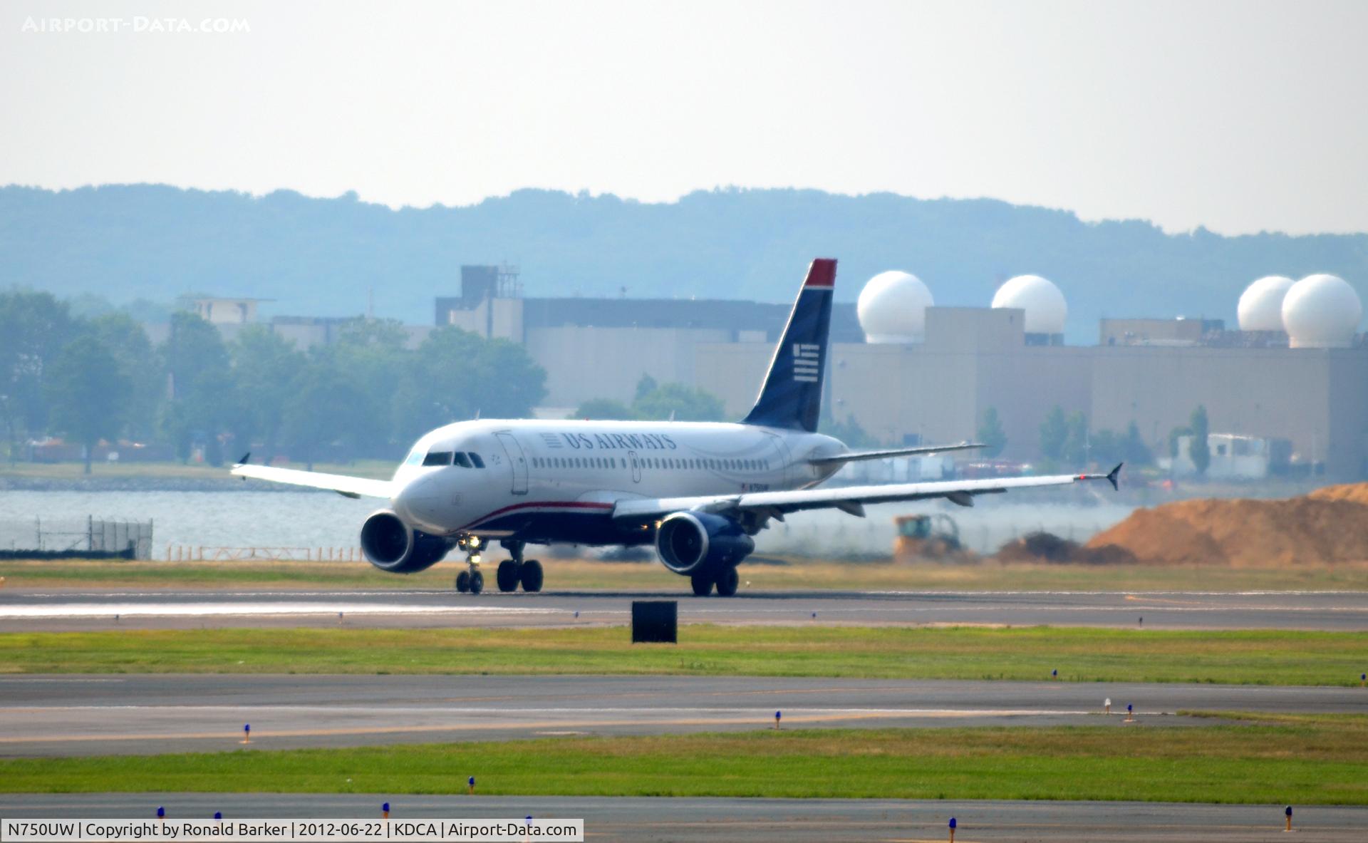 N750UW, 2000 Airbus A319-112 C/N 1315, Takeoff DCA