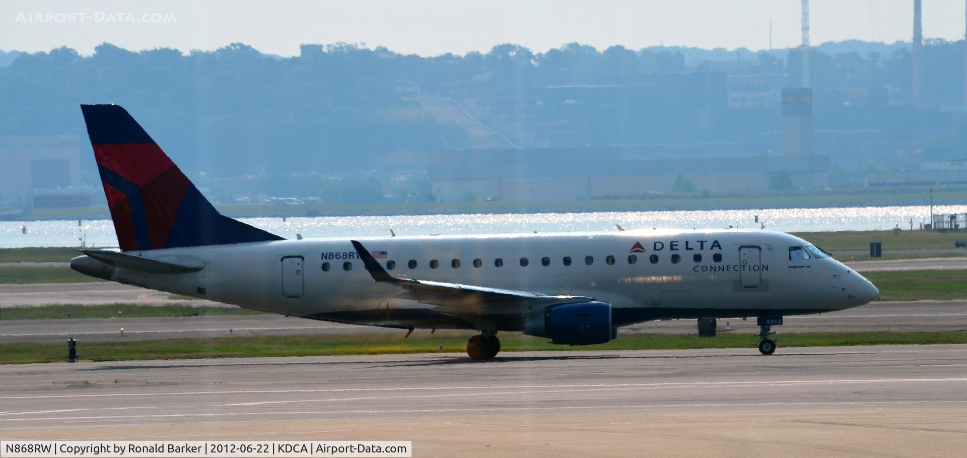 N868RW, 2006 Embraer 170SU (ERJ-170-100SU) C/N 17000131, Taxi DCA, VA