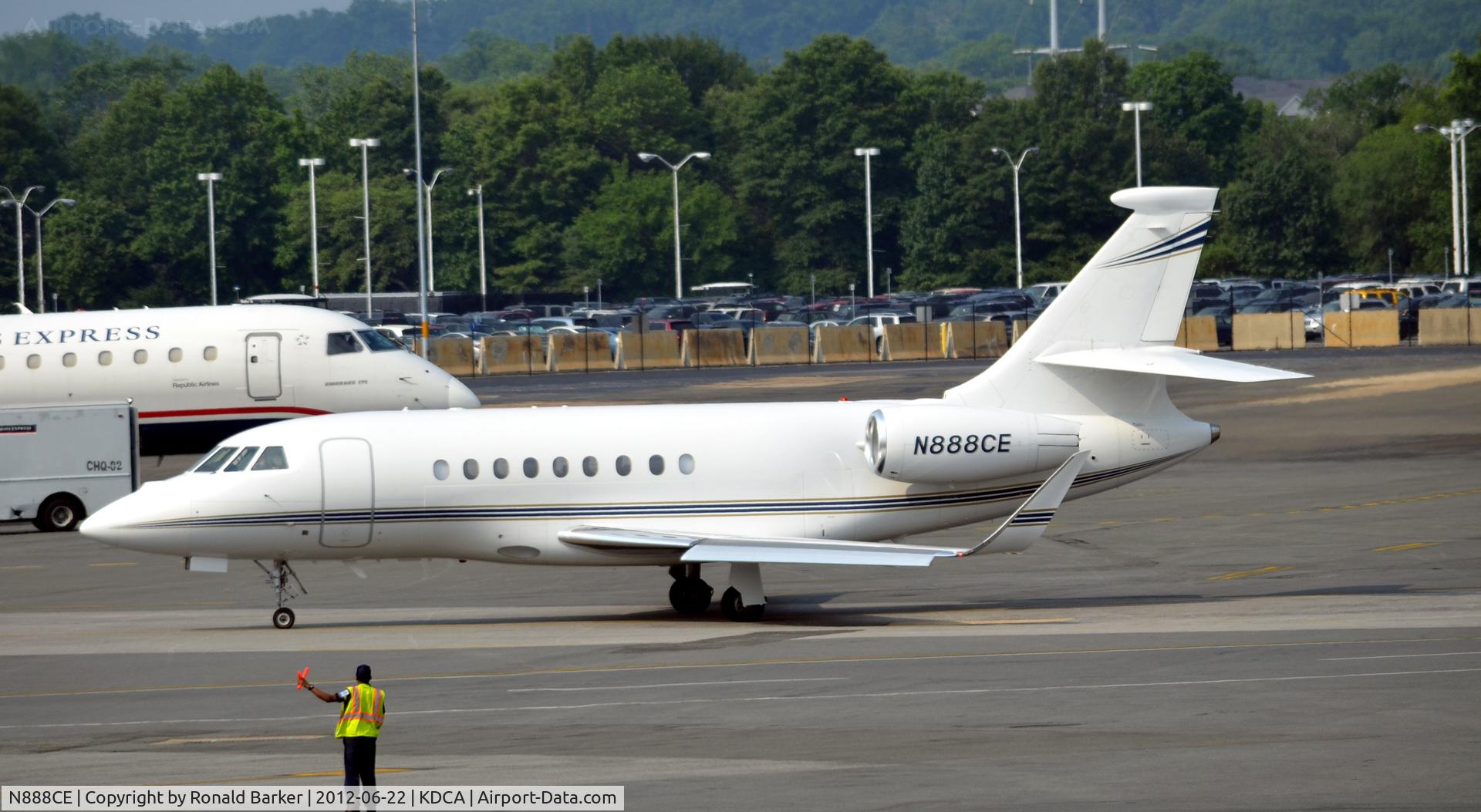 N888CE, 2007 Dassault Falcon 2000EX C/N 124, Taxi DCA