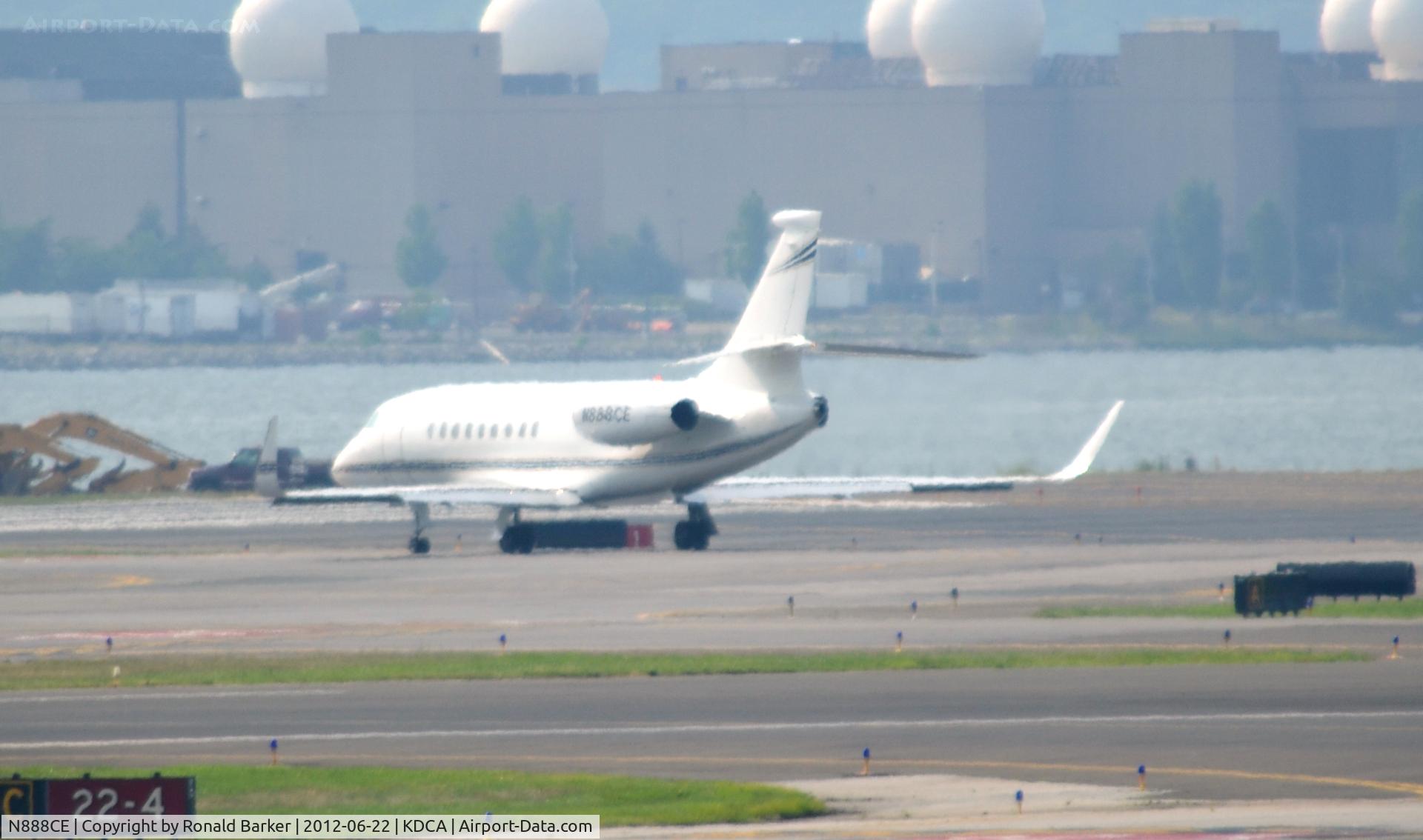N888CE, 2007 Dassault Falcon 2000EX C/N 124, Taxi DCA