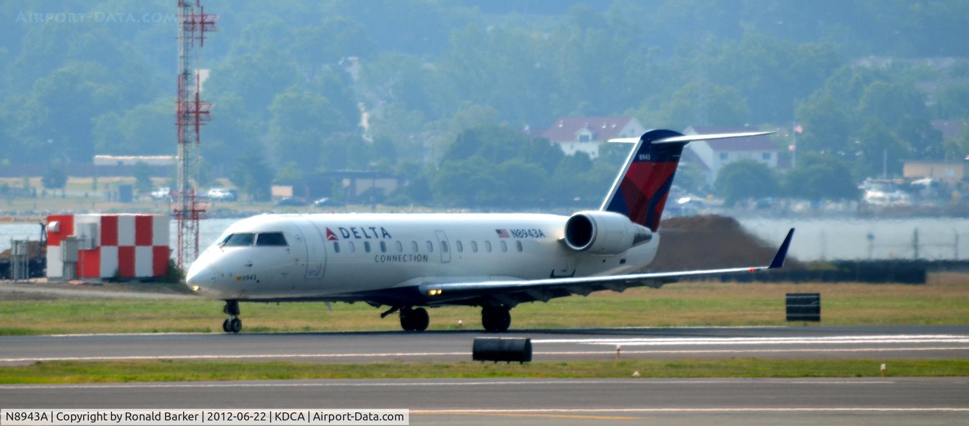 N8943A, 2004 Bombardier CRJ-200 (CL-600-2B19) C/N 7943, Takeoff DCA