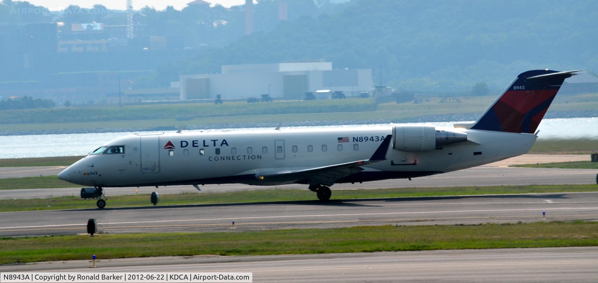 N8943A, 2004 Bombardier CRJ-200 (CL-600-2B19) C/N 7943, Takeoff DCA