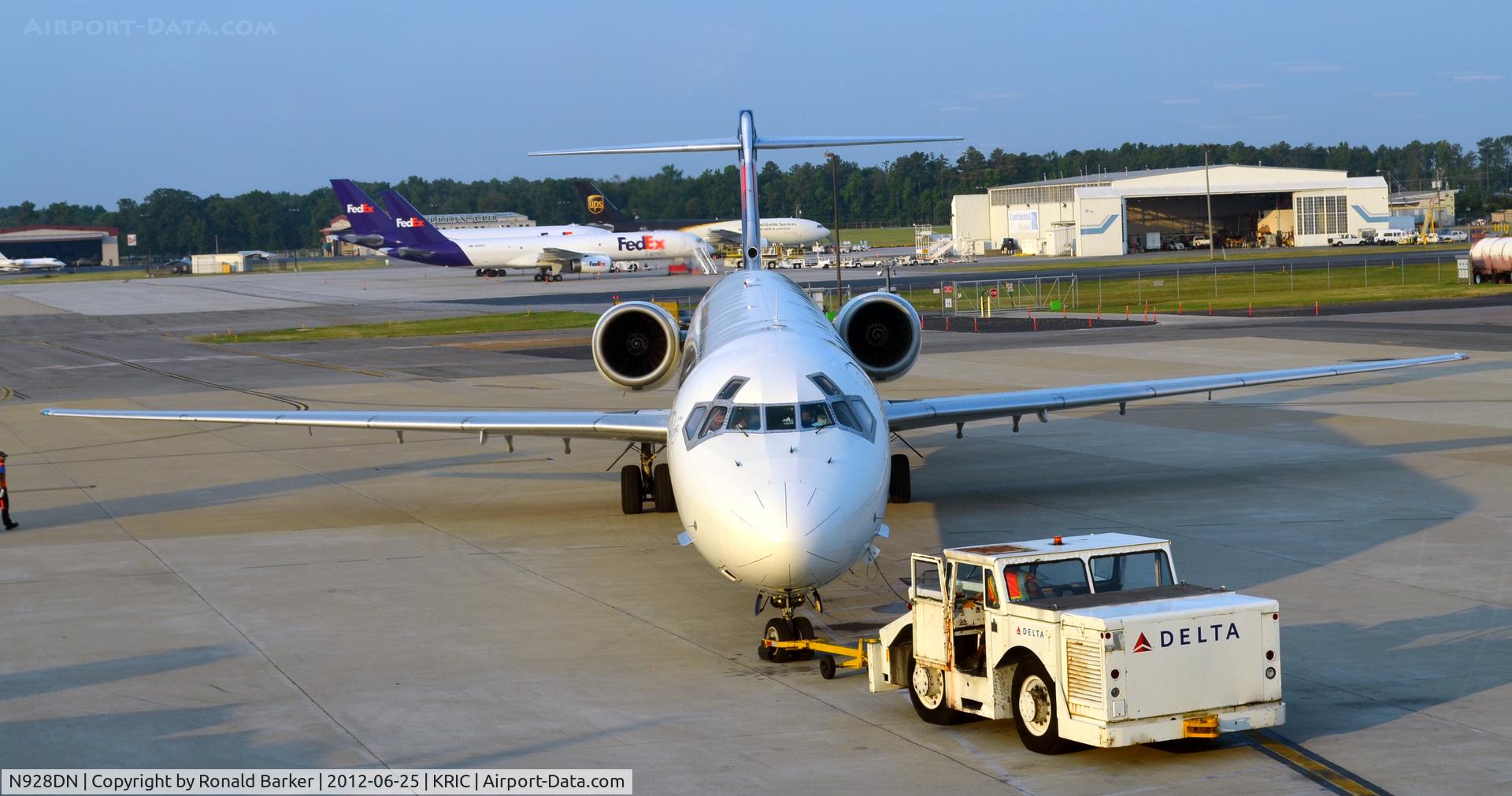 N928DN, 1999 McDonnell Douglas MD-90-30 C/N 53590, RIC, VA