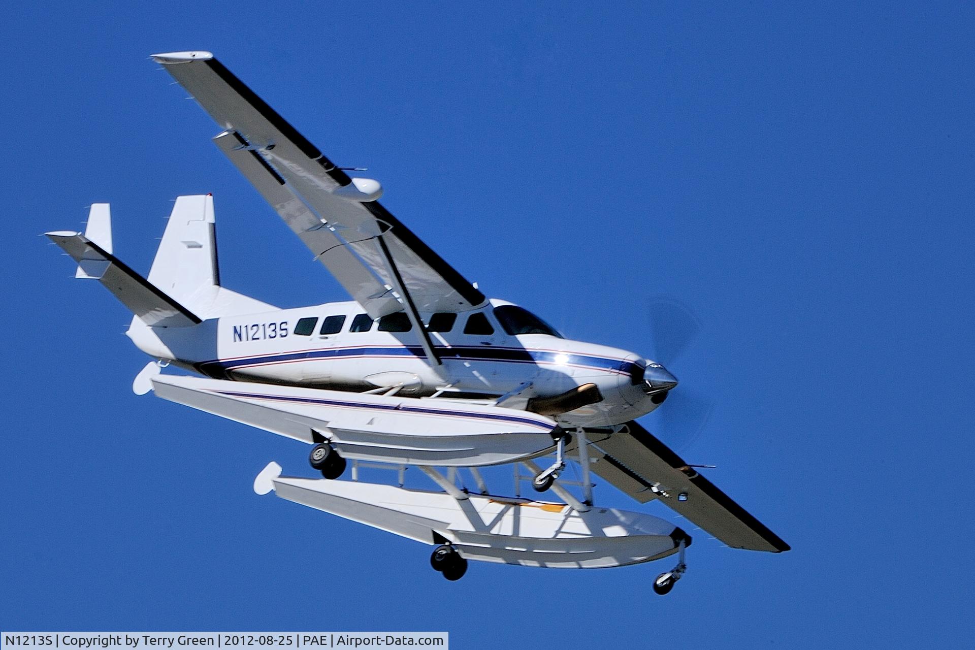 N1213S, 1995 Cessna 208 Caravan I C/N 20800243, Snohomish County Airport (Paine Field), Everett Washington 08/25/2012 Landing 34L