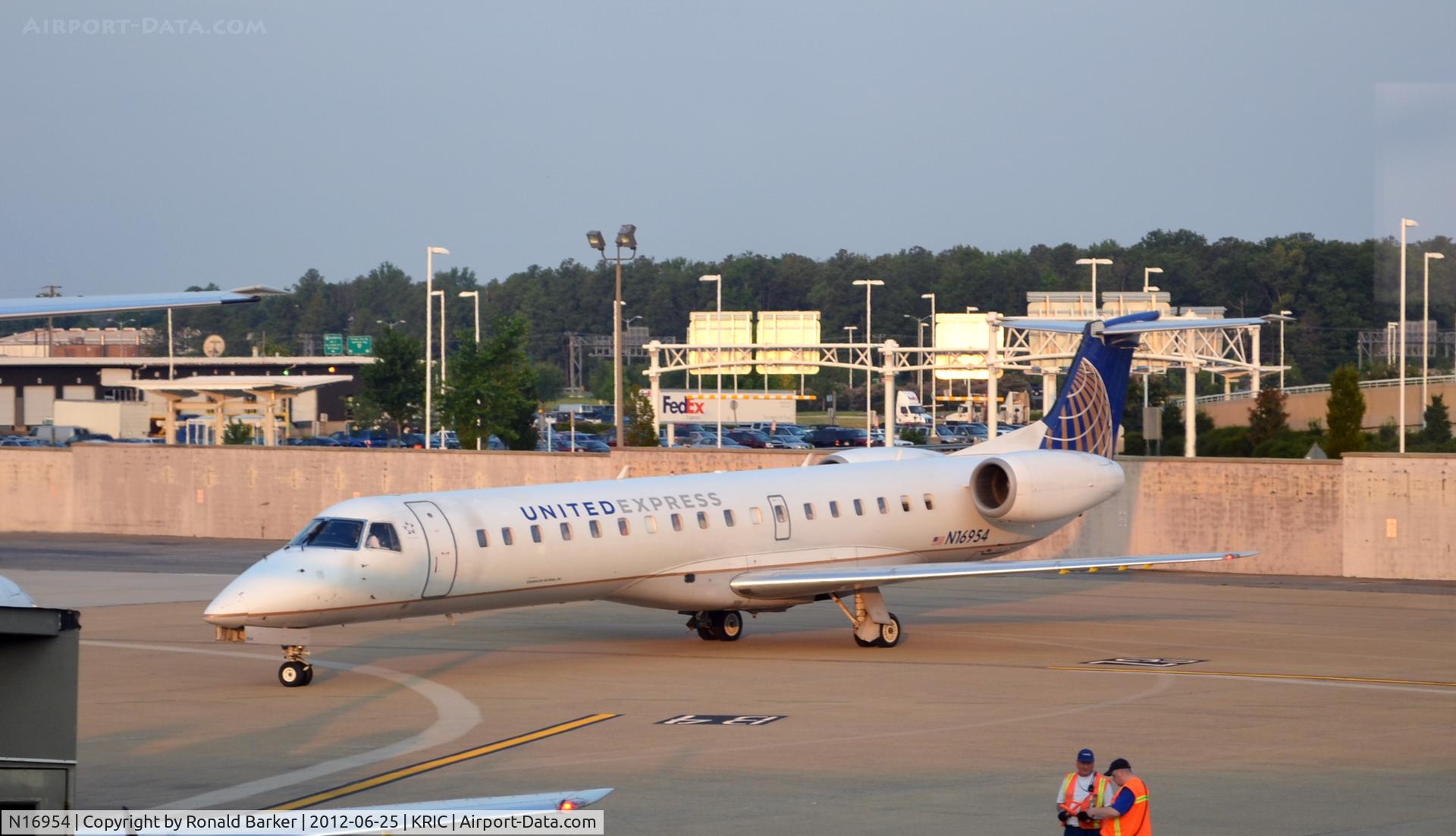 N16954, 1998 Embraer ERJ-145LR (EMB-145LR) C/N 145072, Taxi RIC, VA
