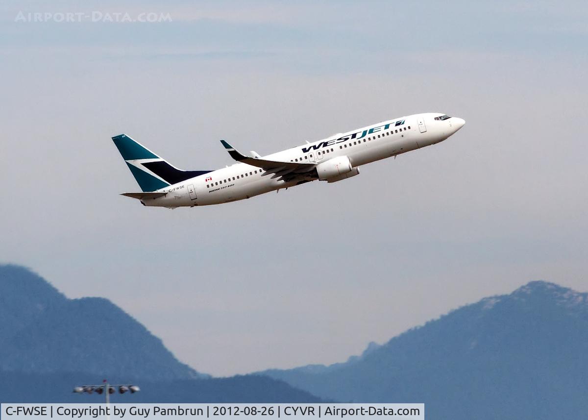 C-FWSE, 2009 Boeing 737-8CT C/N 36690, Take off