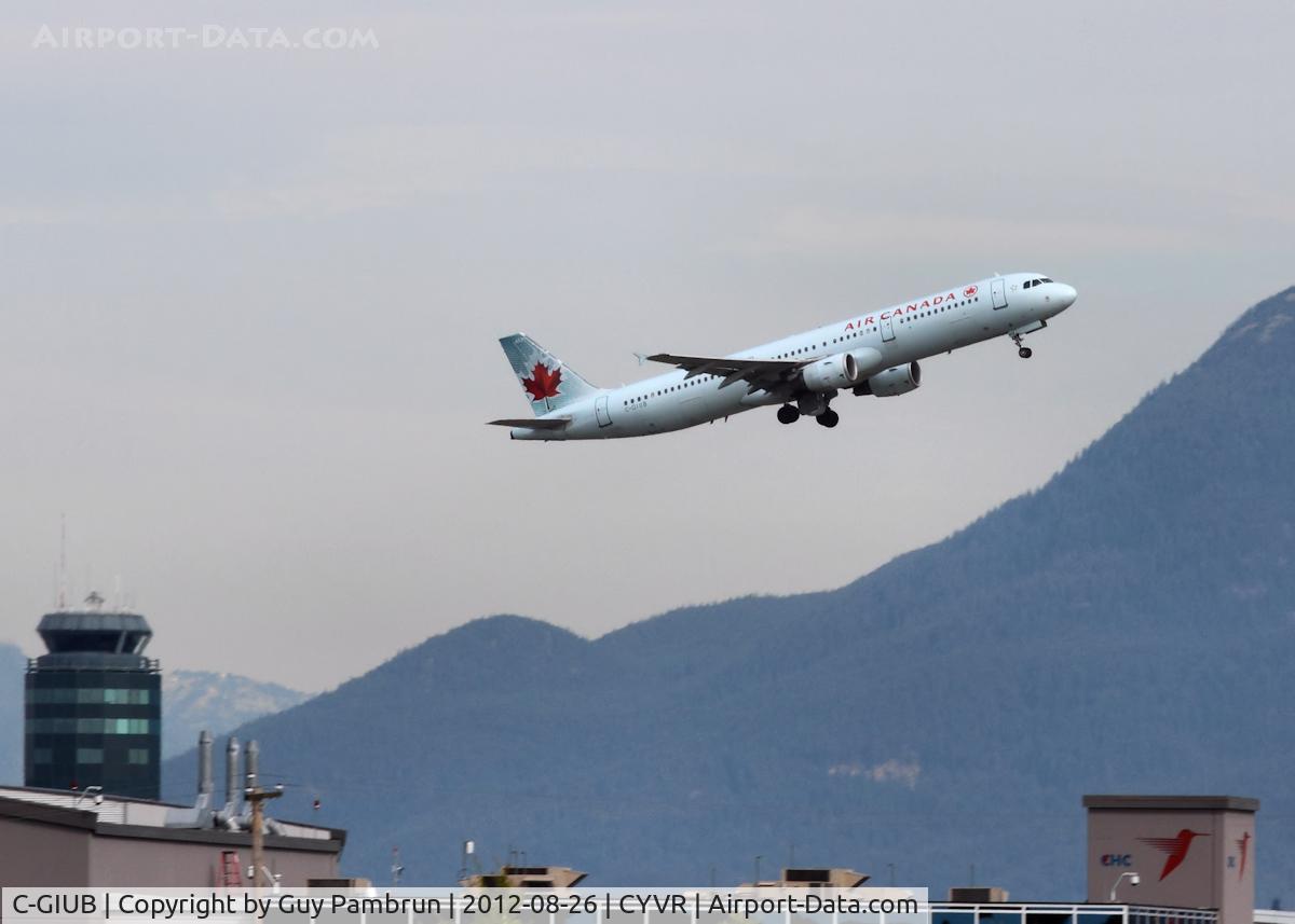C-GIUB, 2001 Airbus A321-211 C/N 1623, Take off